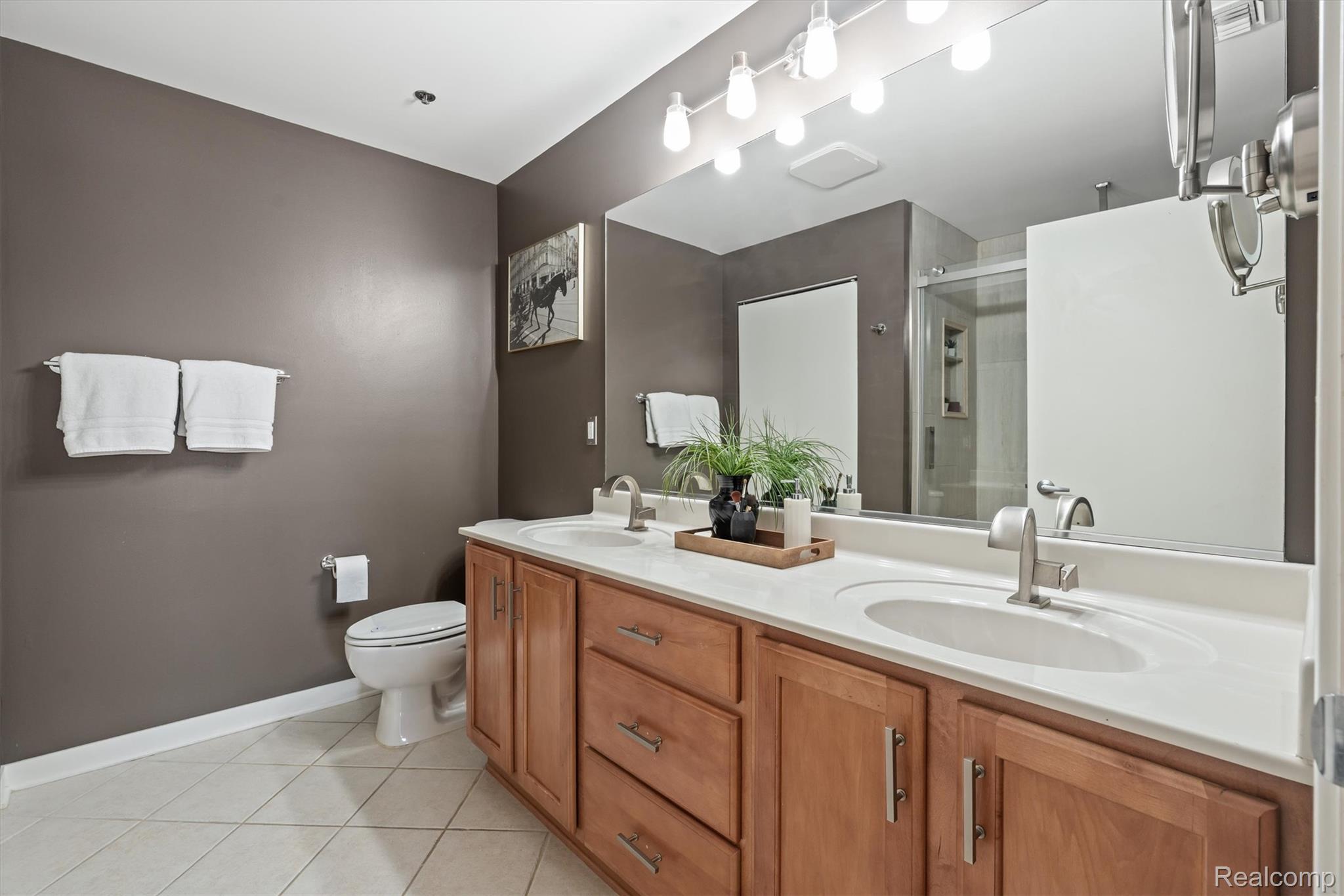 101 Curry Avenue 512