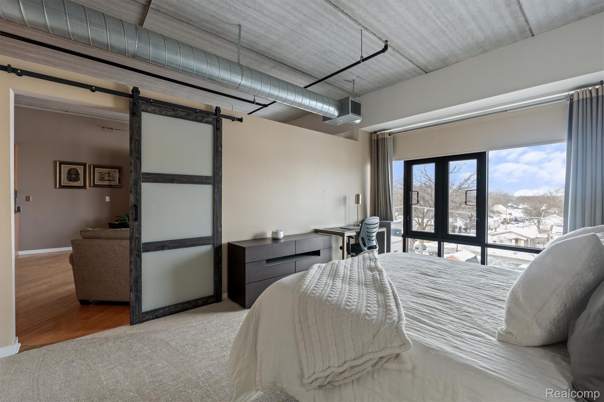 101 Curry Avenue 512