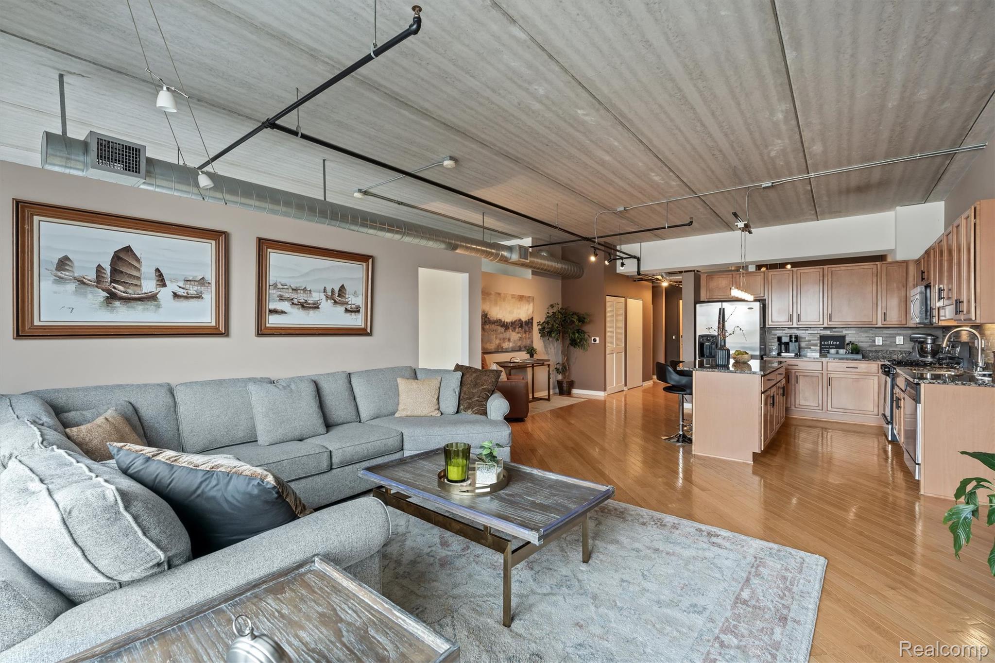 101 Curry Avenue 512
