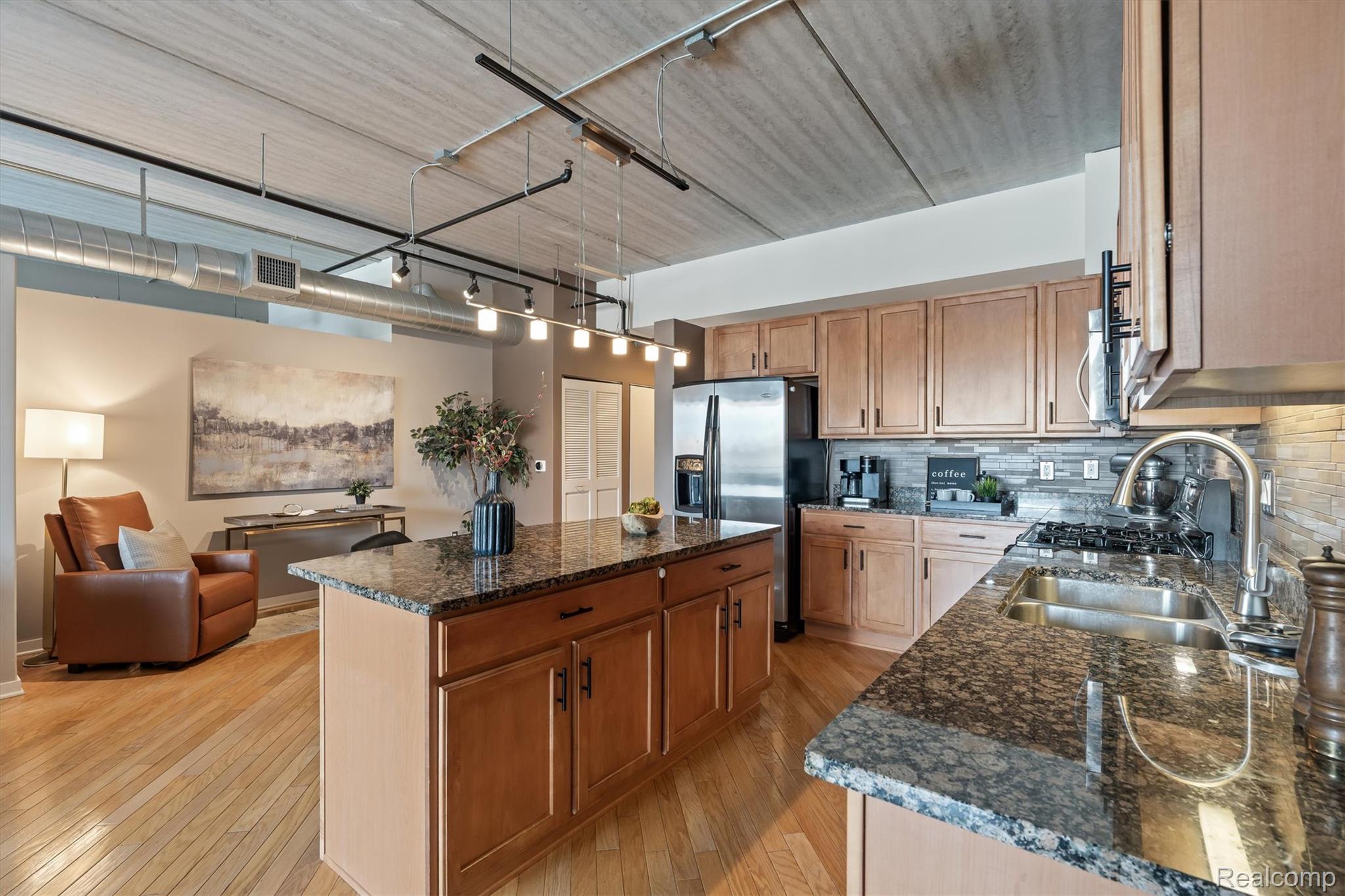 101 Curry Avenue 512