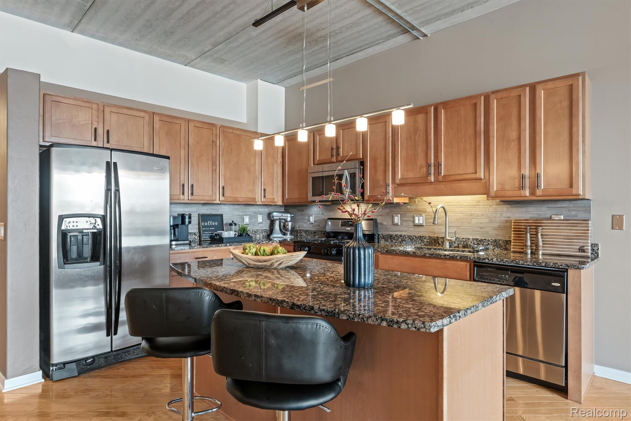 101 Curry Avenue 512