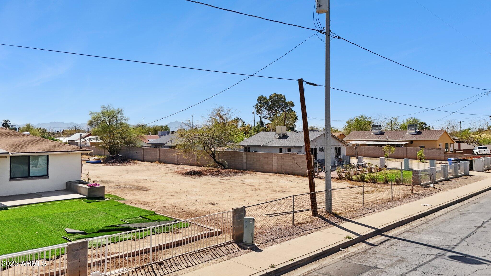 3033 W FILLMORE Street, -