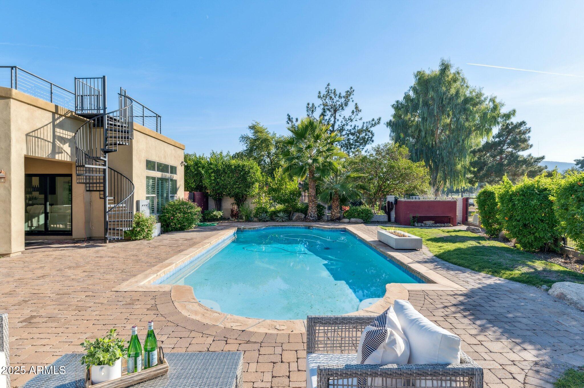 702 W MOON VALLEY Drive