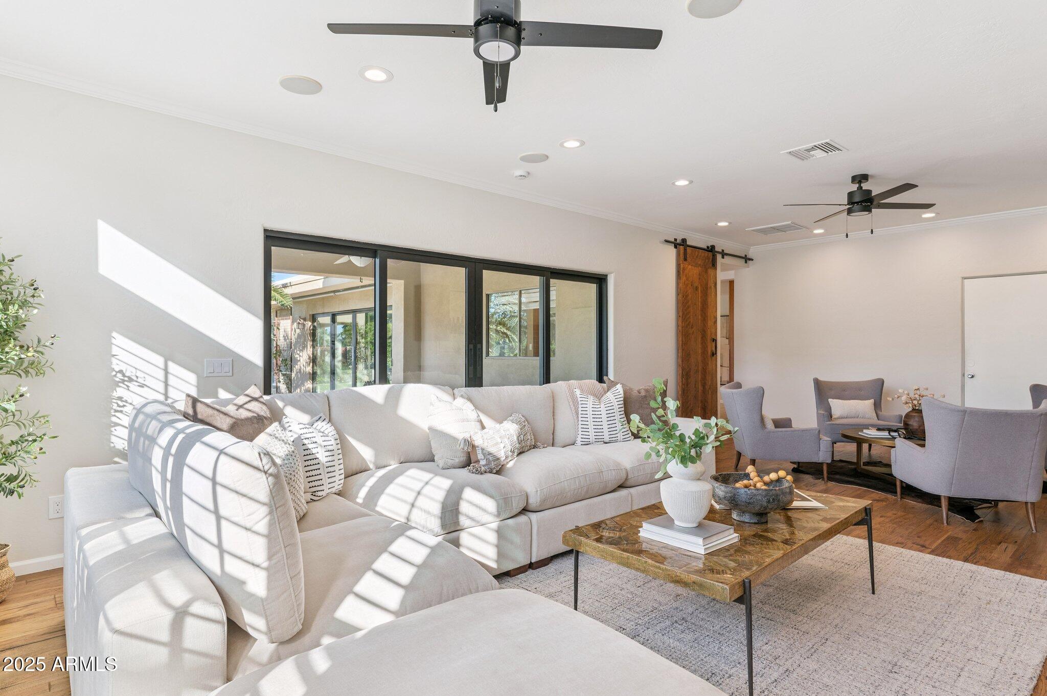 702 W MOON VALLEY Drive