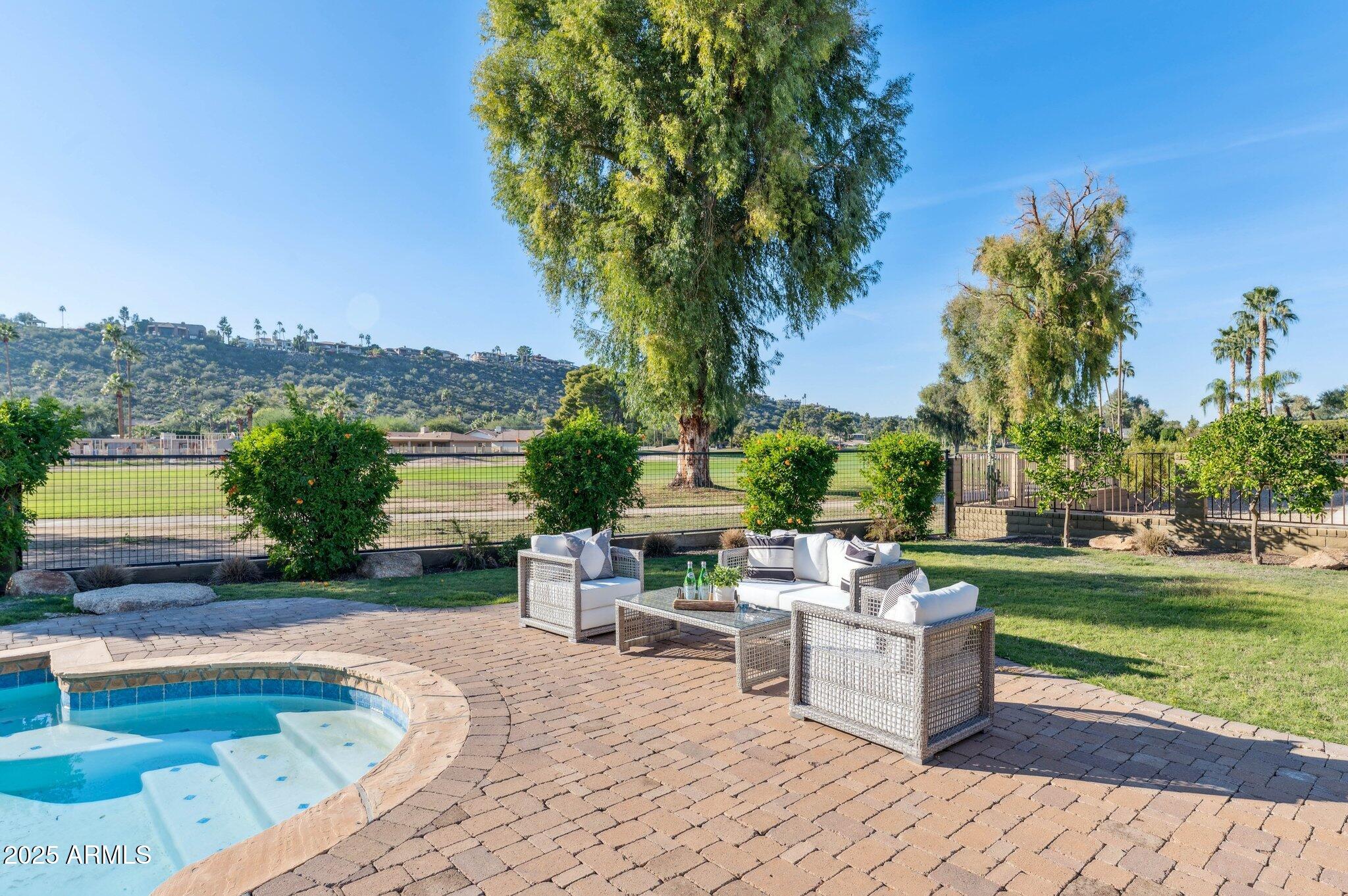 702 W MOON VALLEY Drive