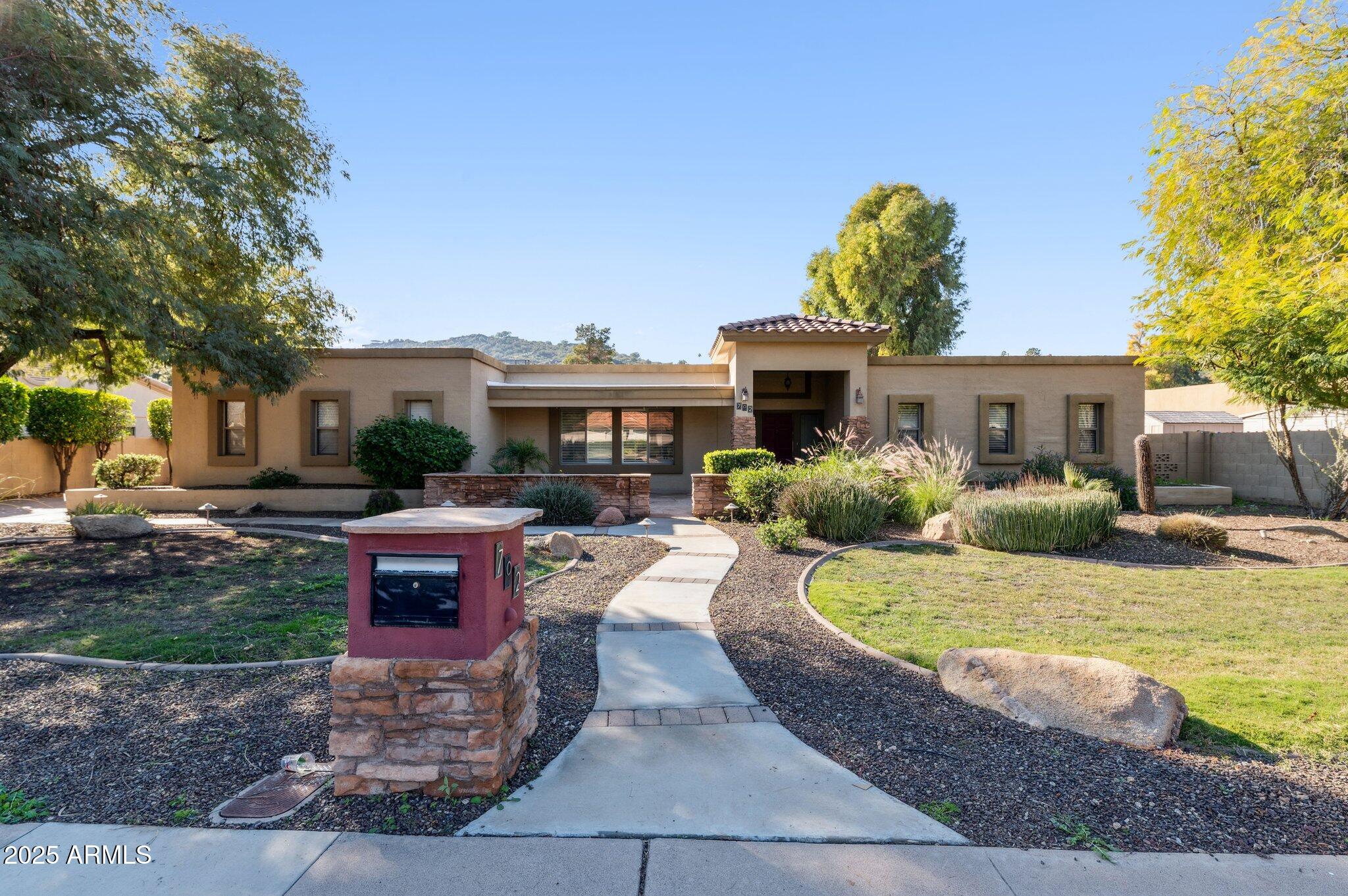702 W MOON VALLEY Drive