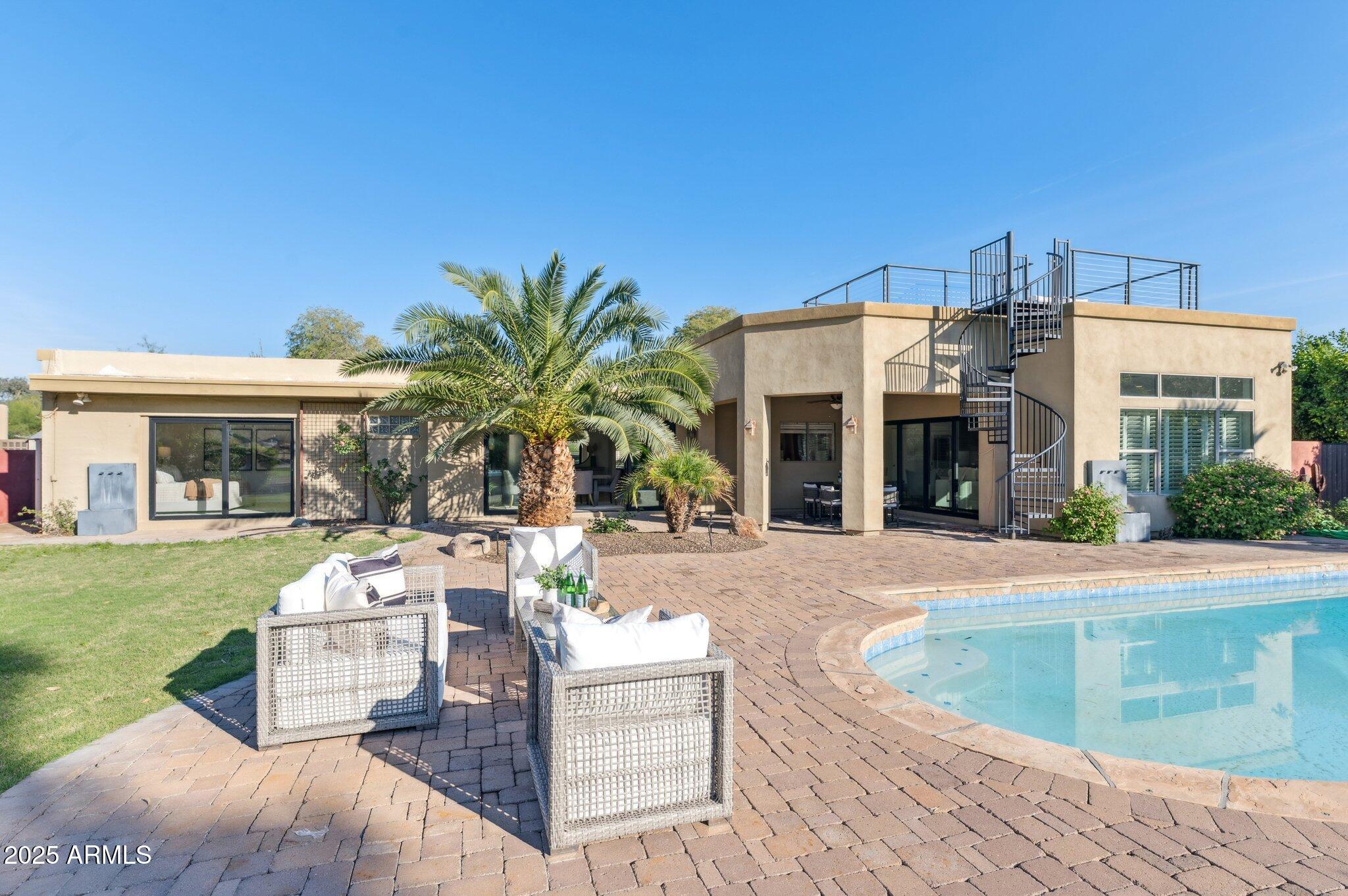 702 W MOON VALLEY Drive