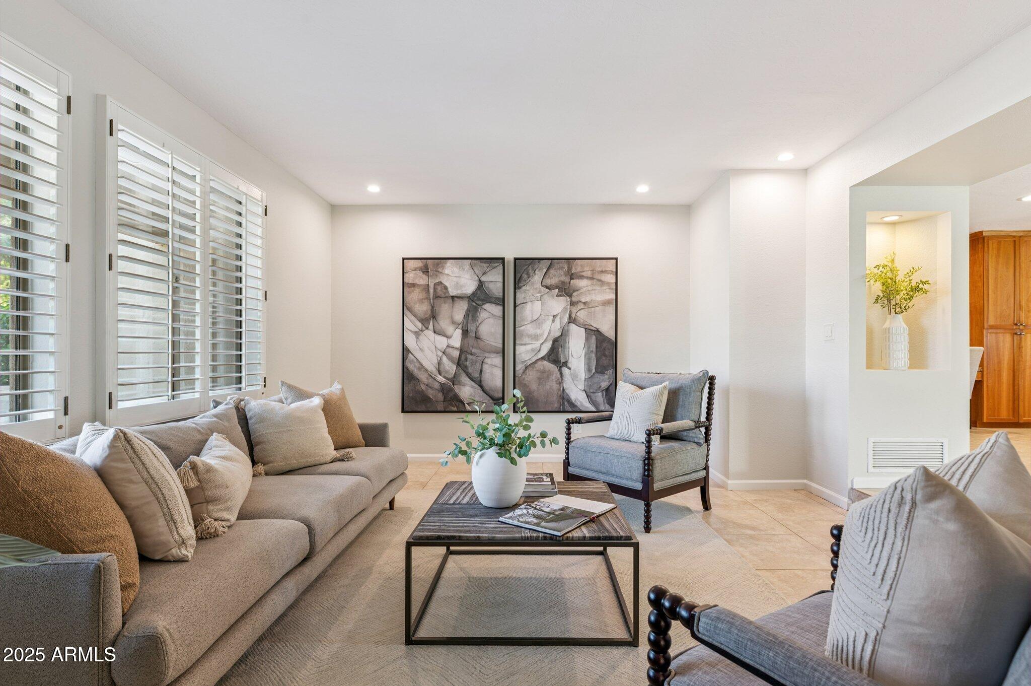 702 W MOON VALLEY Drive
