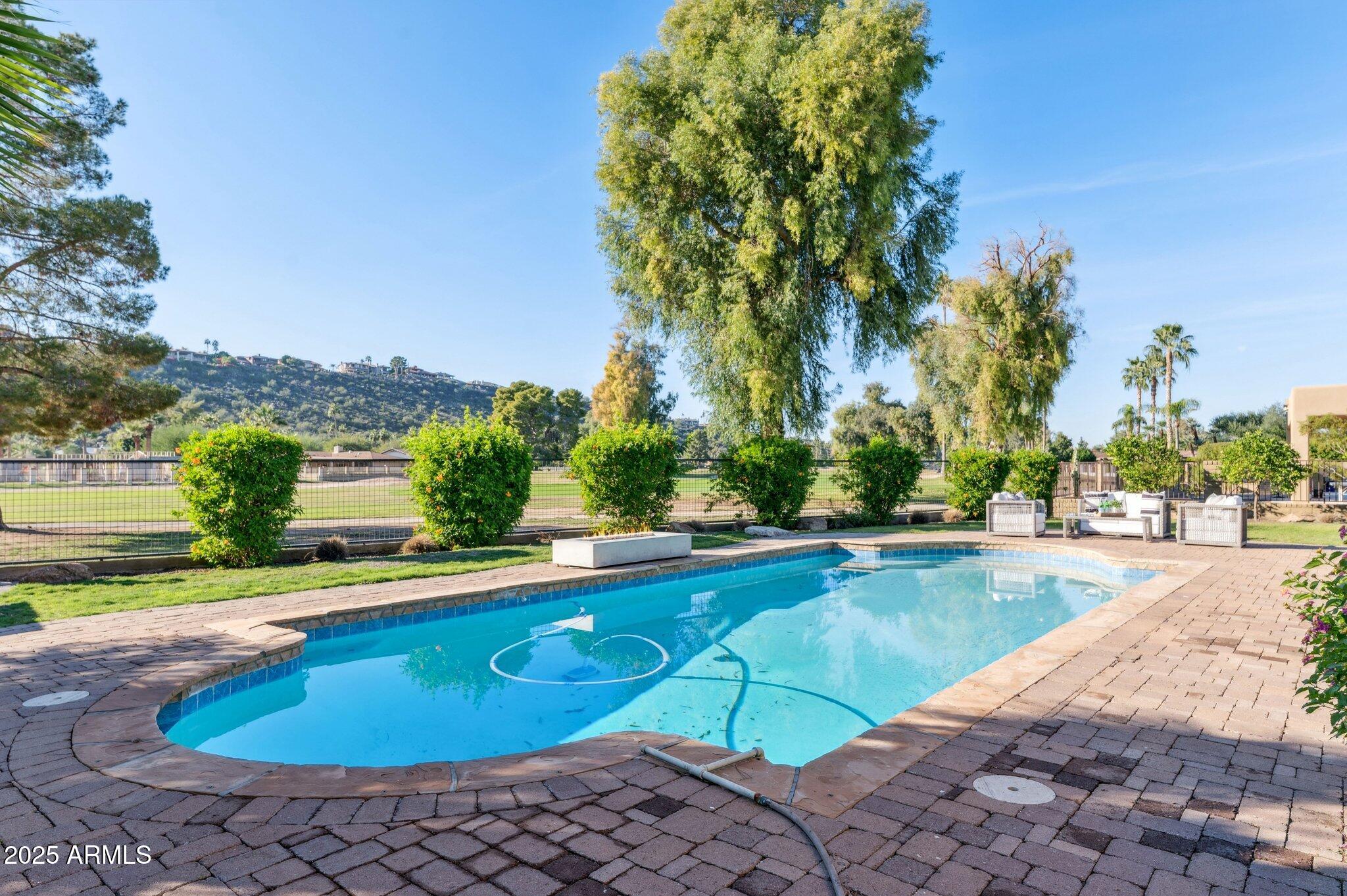 702 W MOON VALLEY Drive