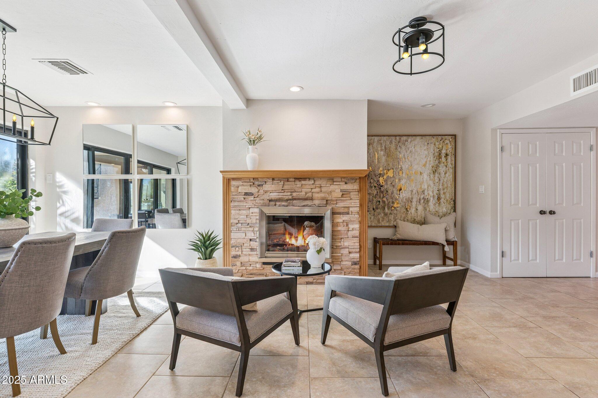 702 W MOON VALLEY Drive