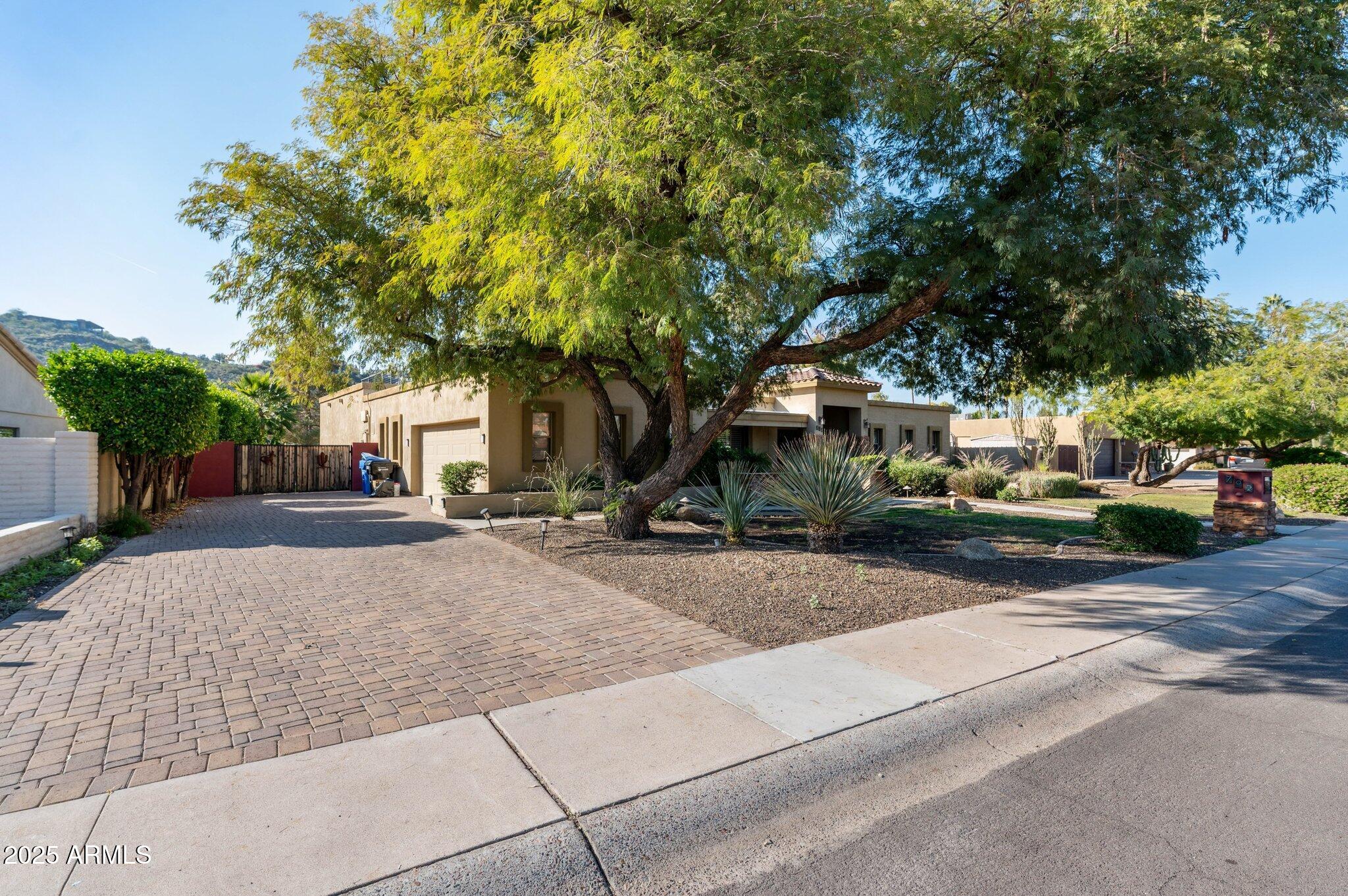 702 W MOON VALLEY Drive