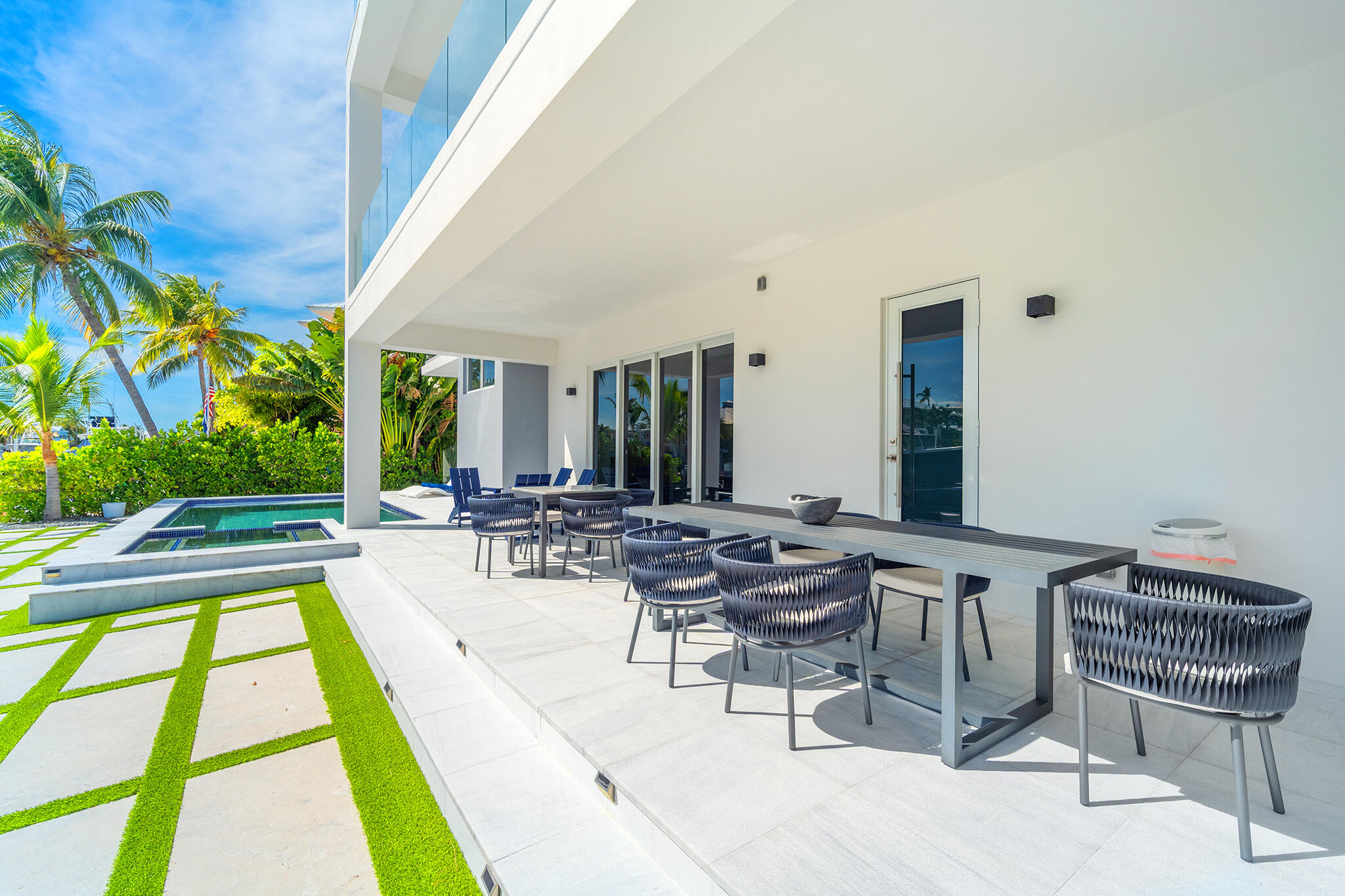 113 Court Contessa