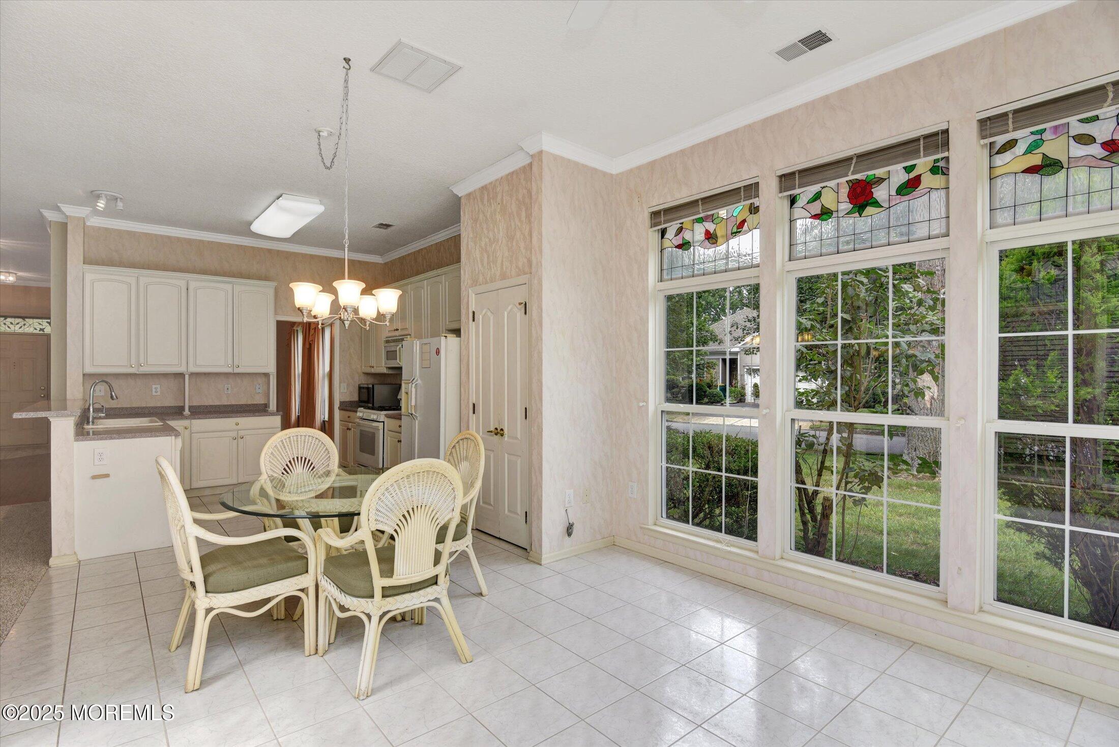 2 Amberwinds Court