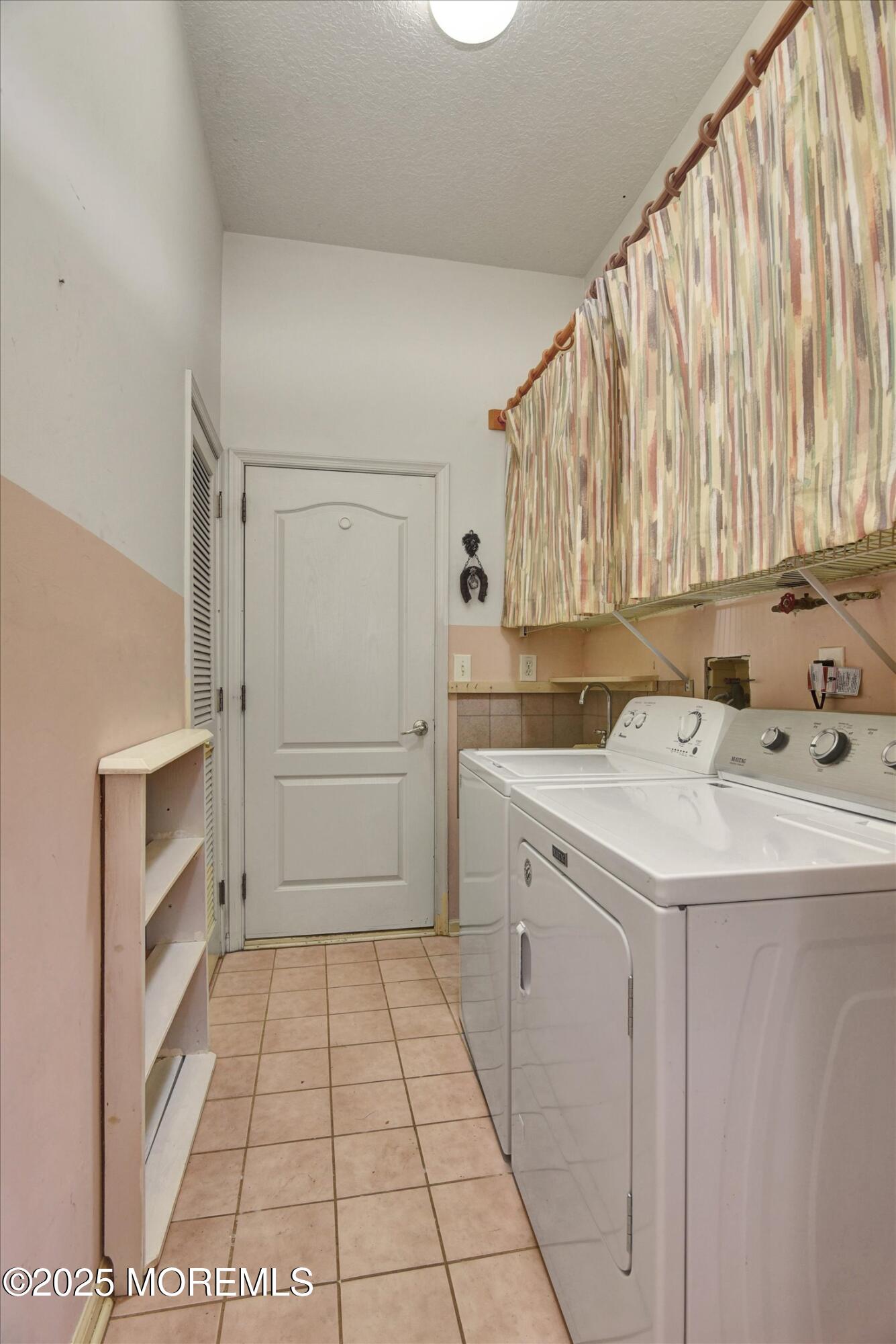 2 Amberwinds Court