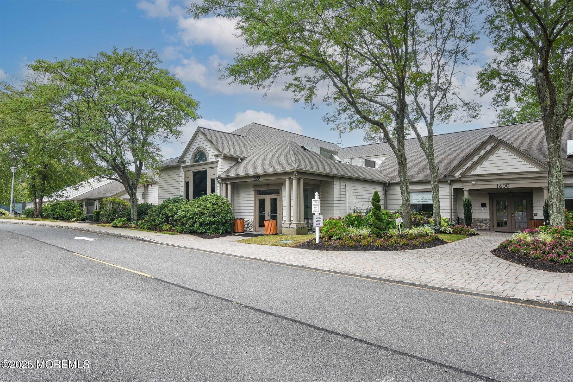 2 Amberwinds Court