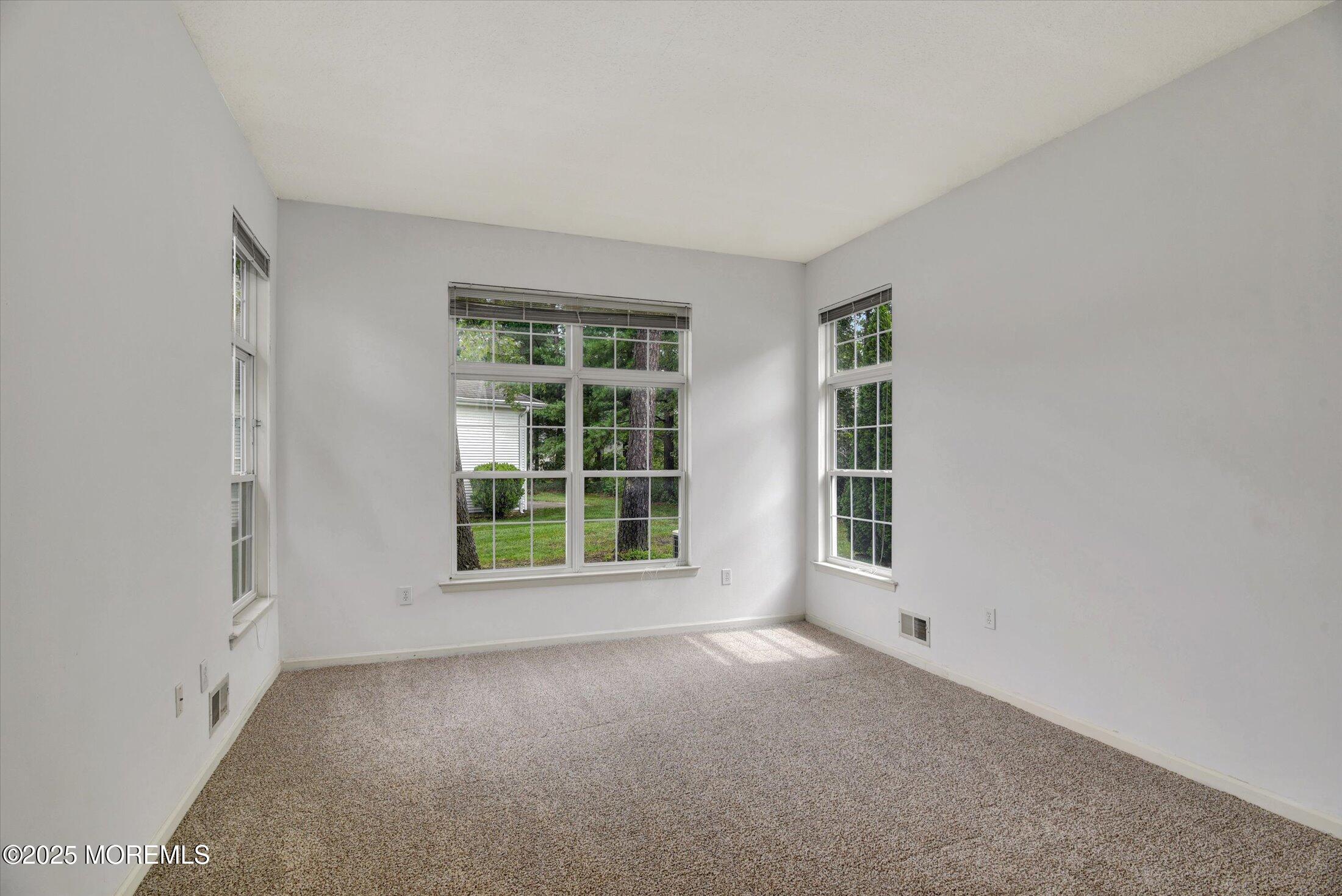 2 Amberwinds Court