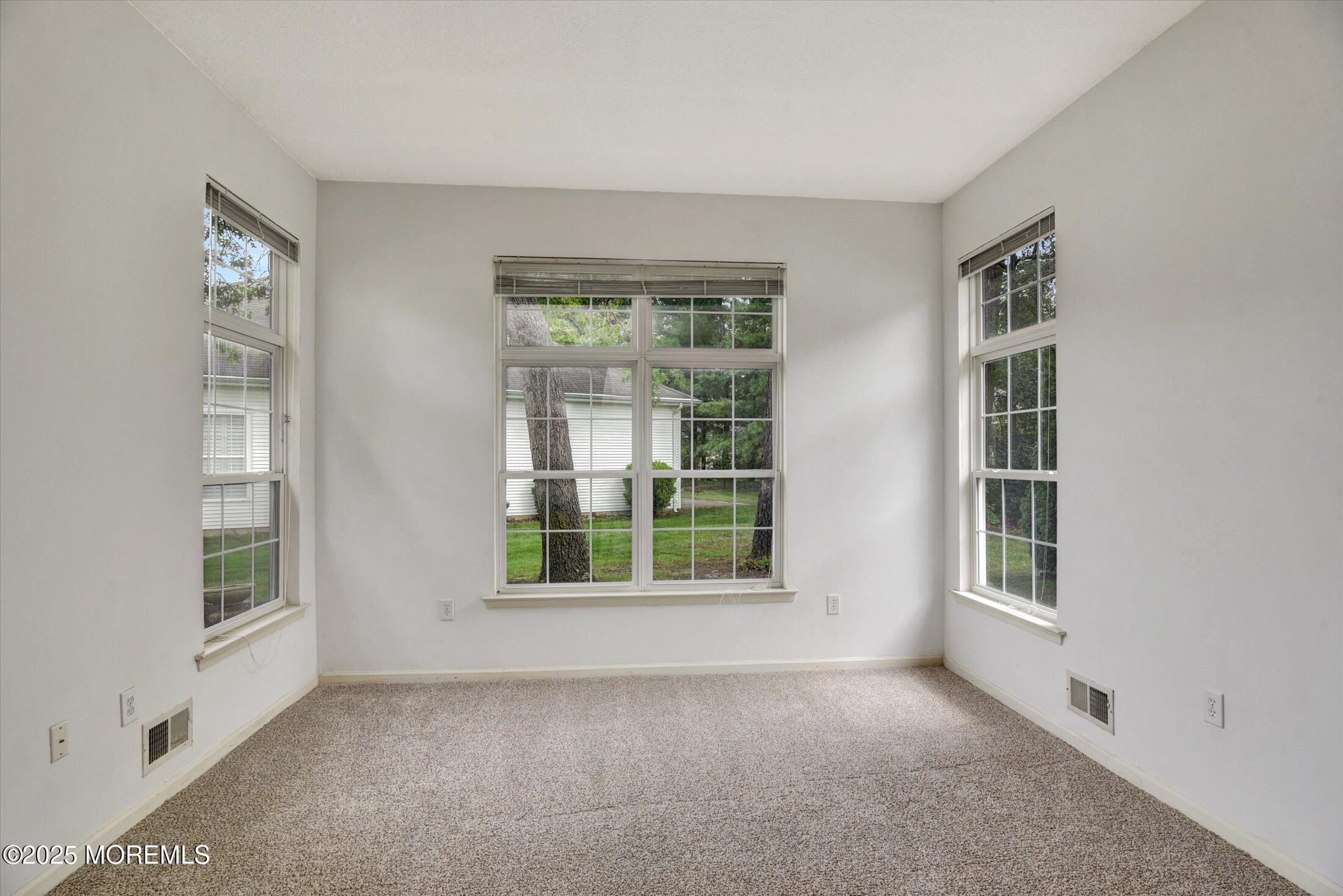 2 Amberwinds Court