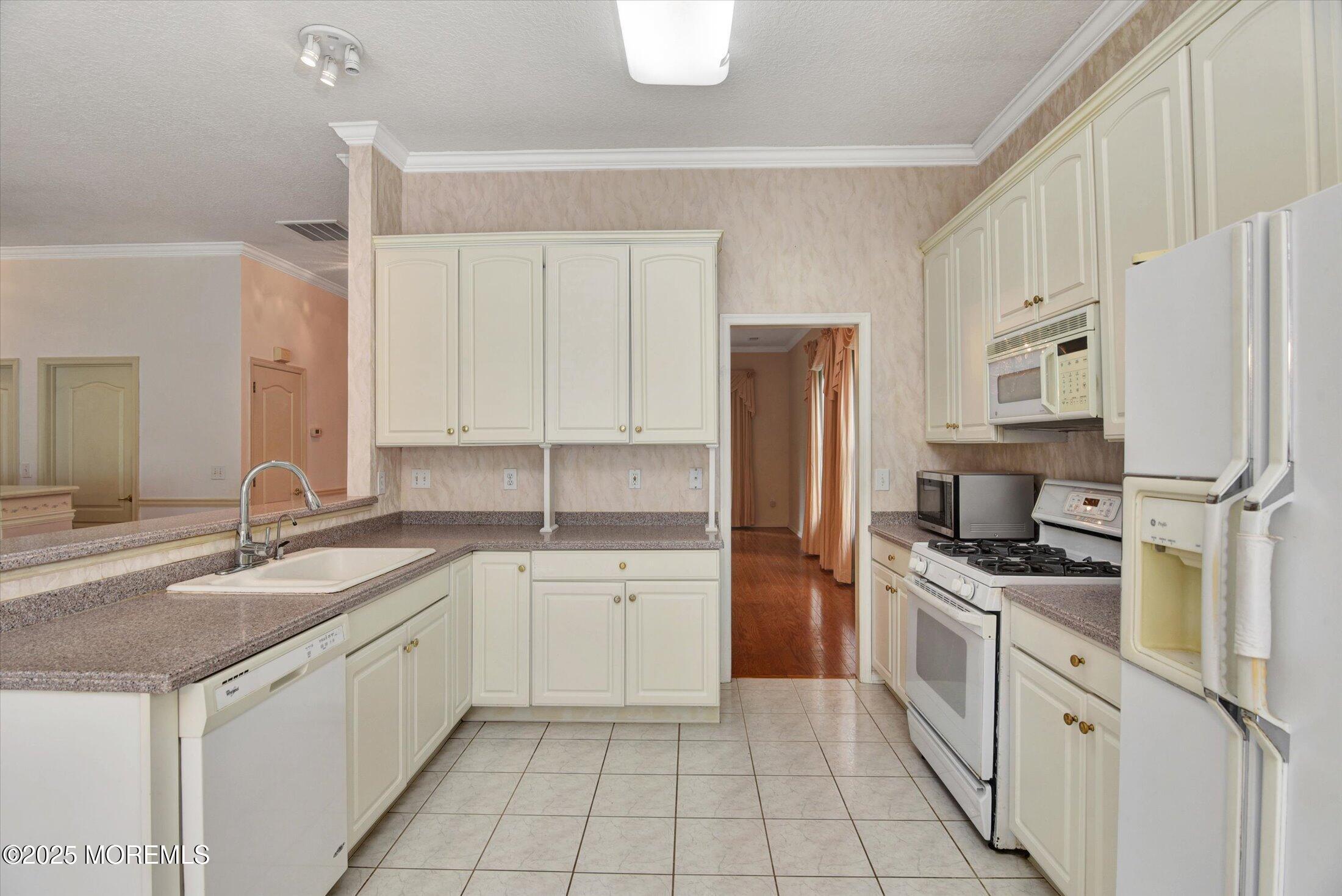 2 Amberwinds Court