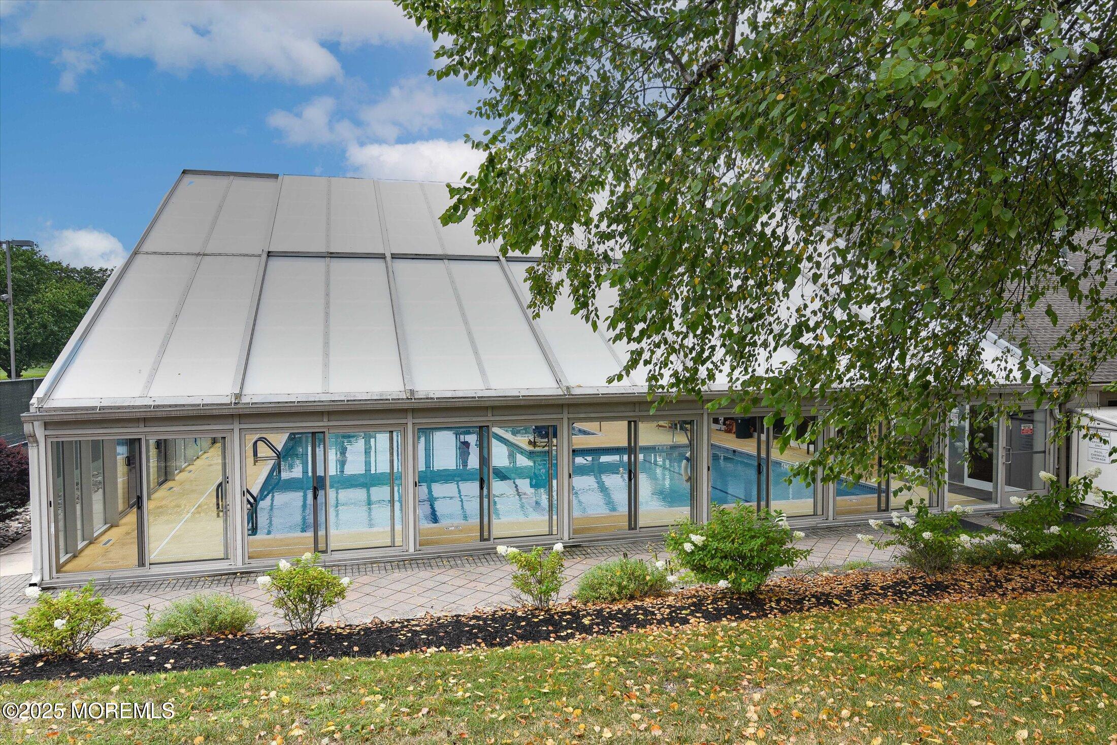 2 Amberwinds Court