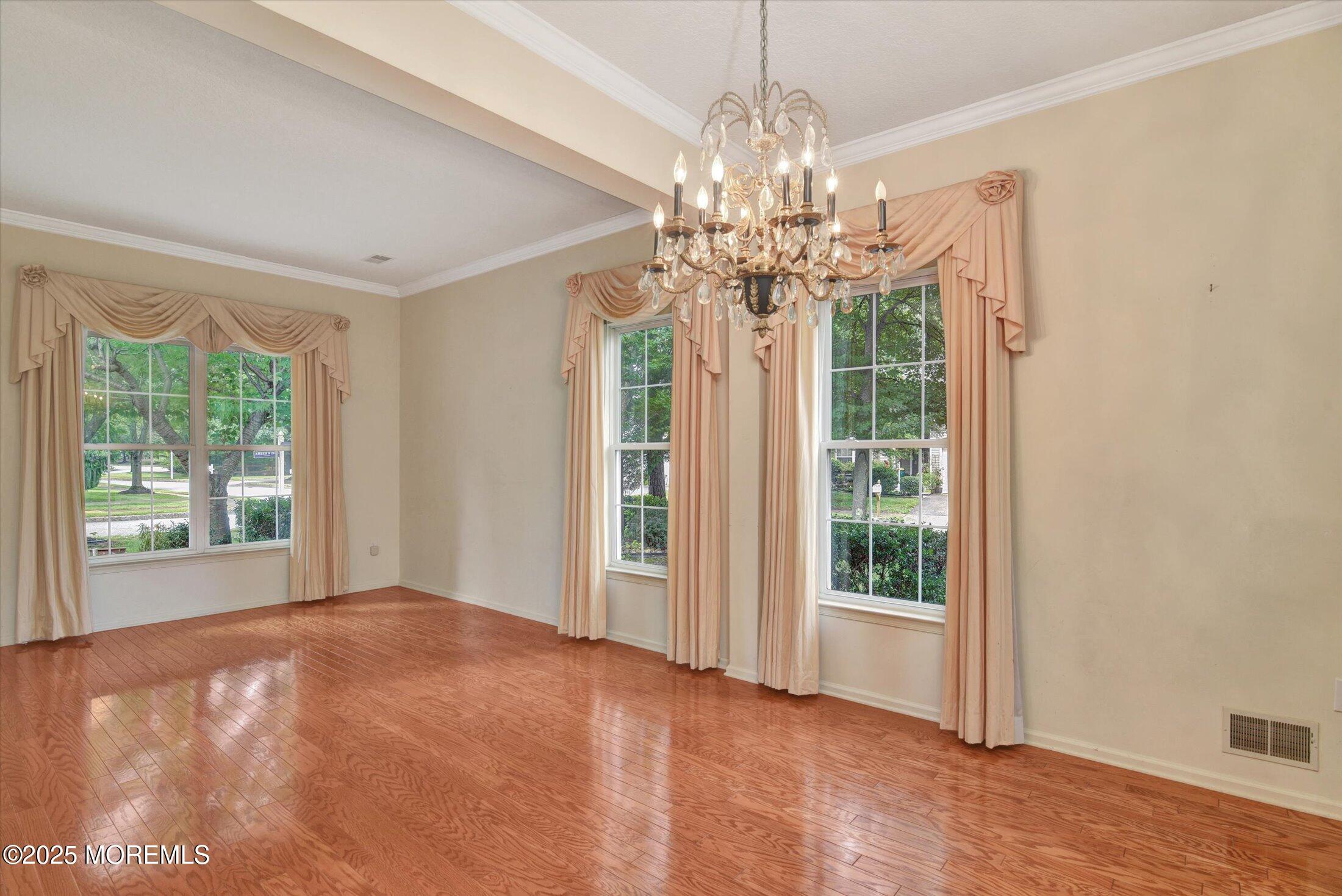 2 Amberwinds Court