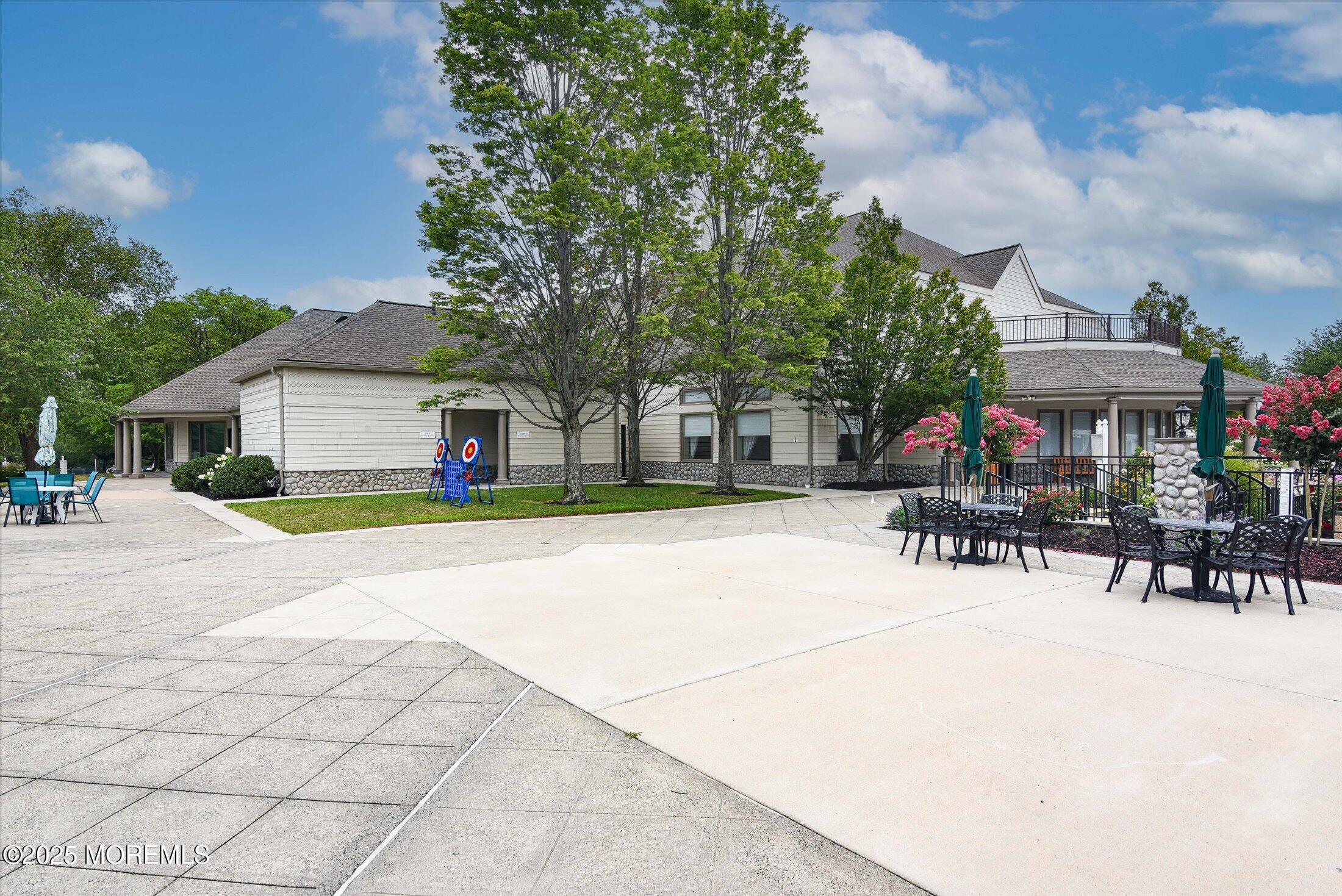 2 Amberwinds Court