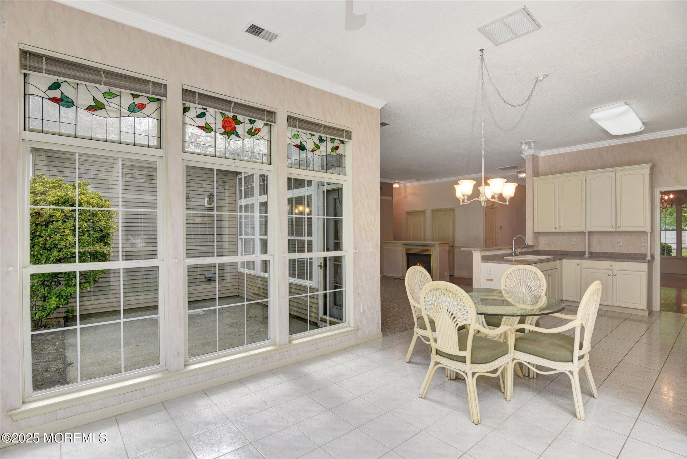 2 Amberwinds Court