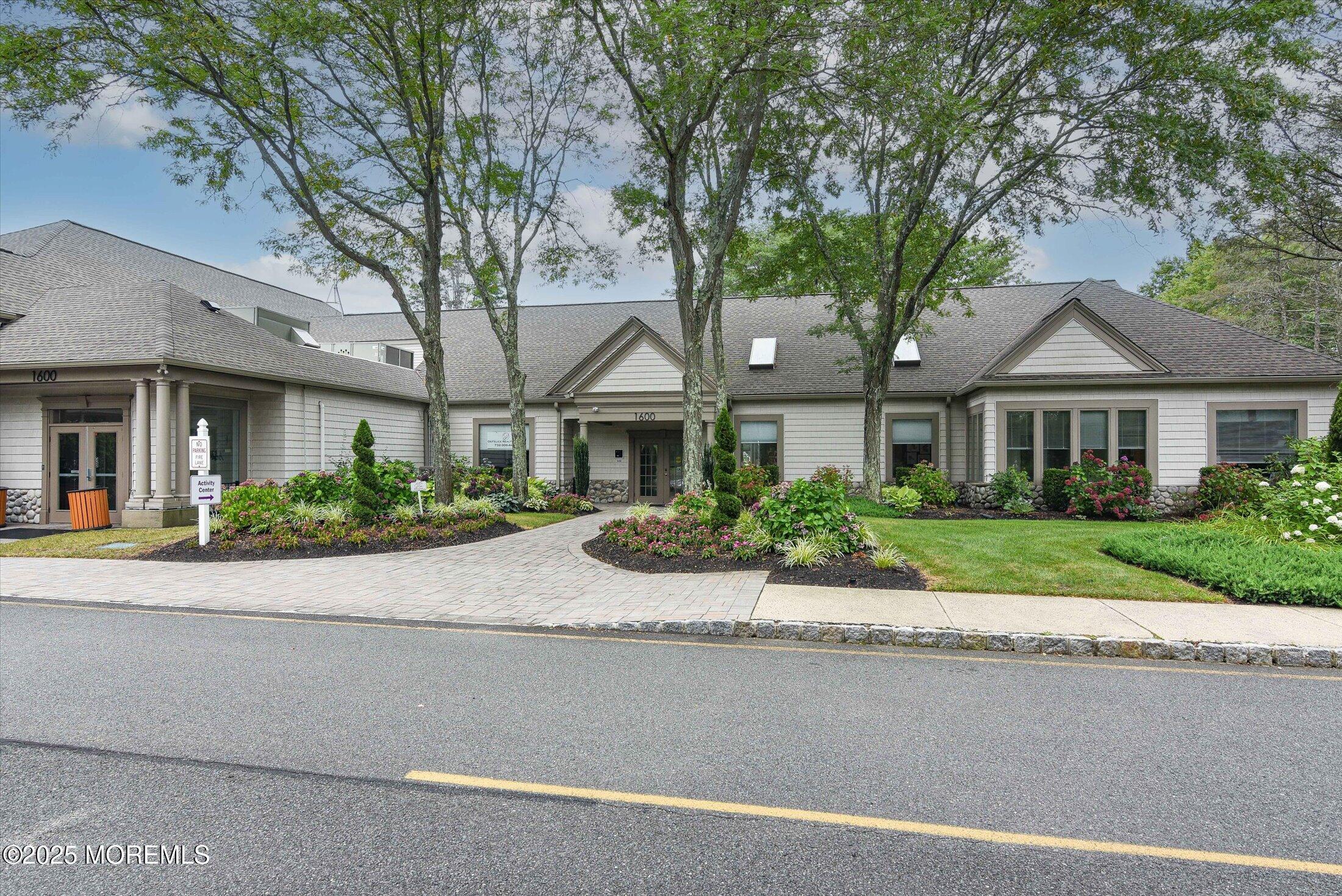 2 Amberwinds Court