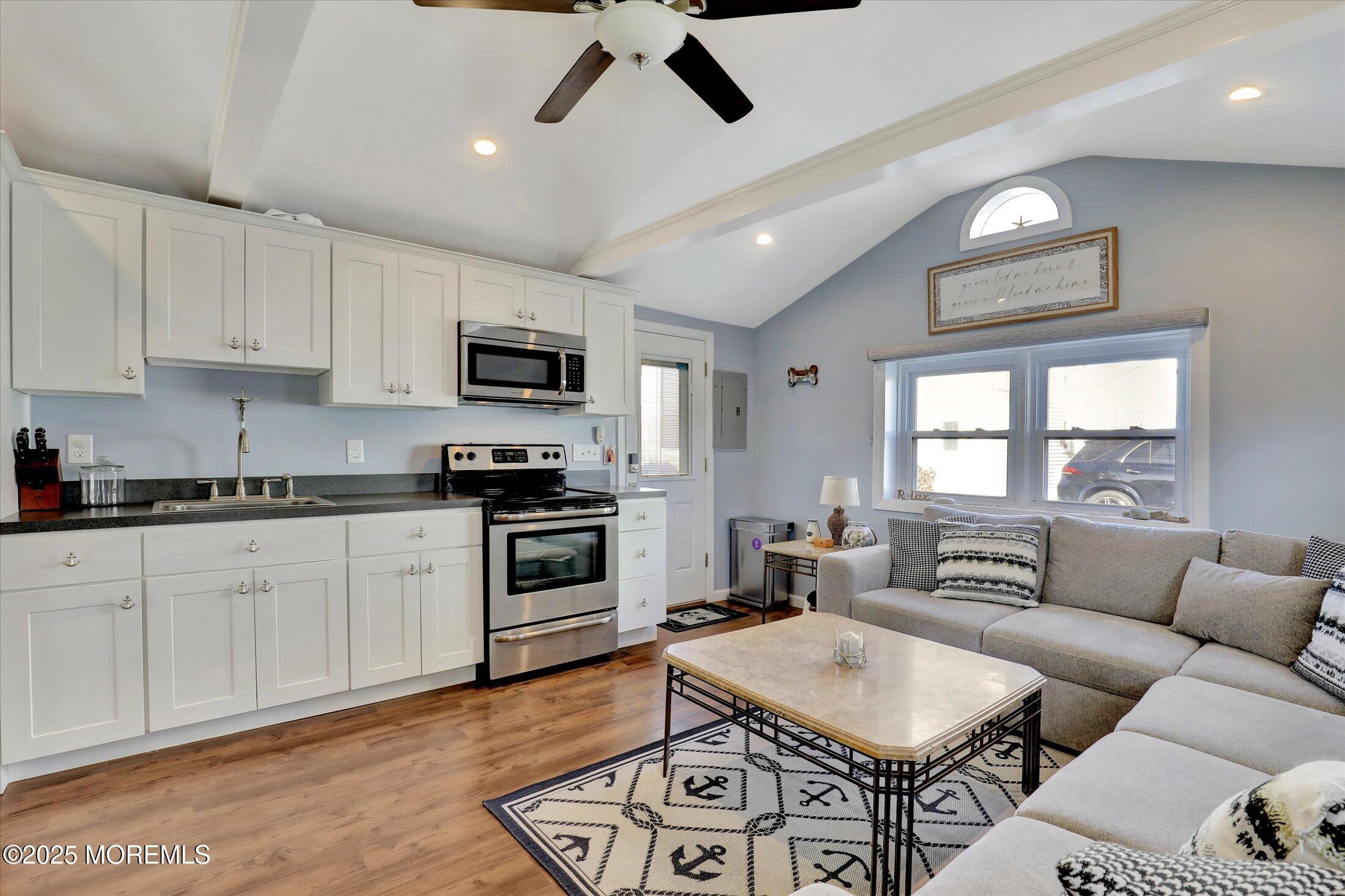 12 W Rutherford Lane