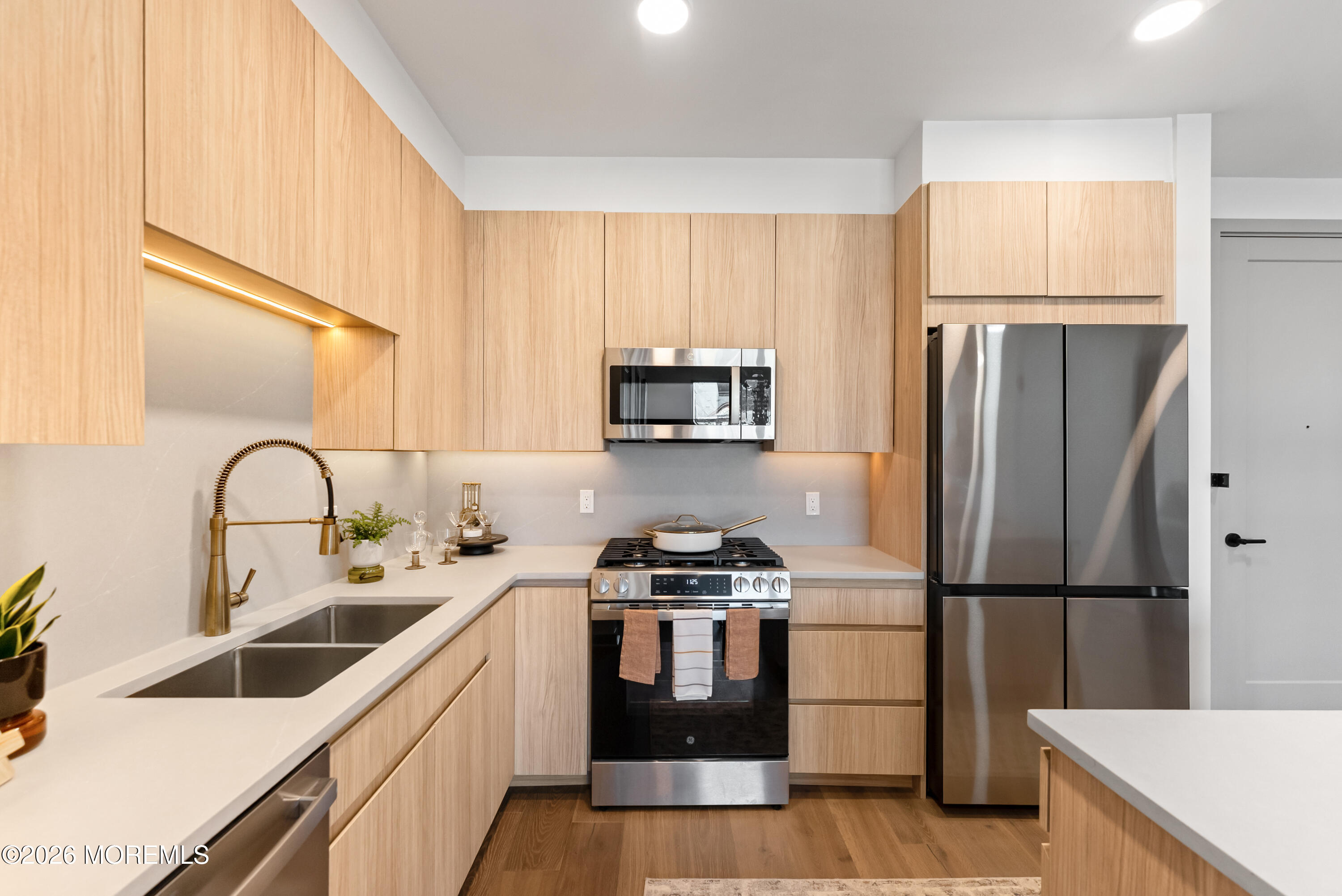 000665 2nd Avenue 310
