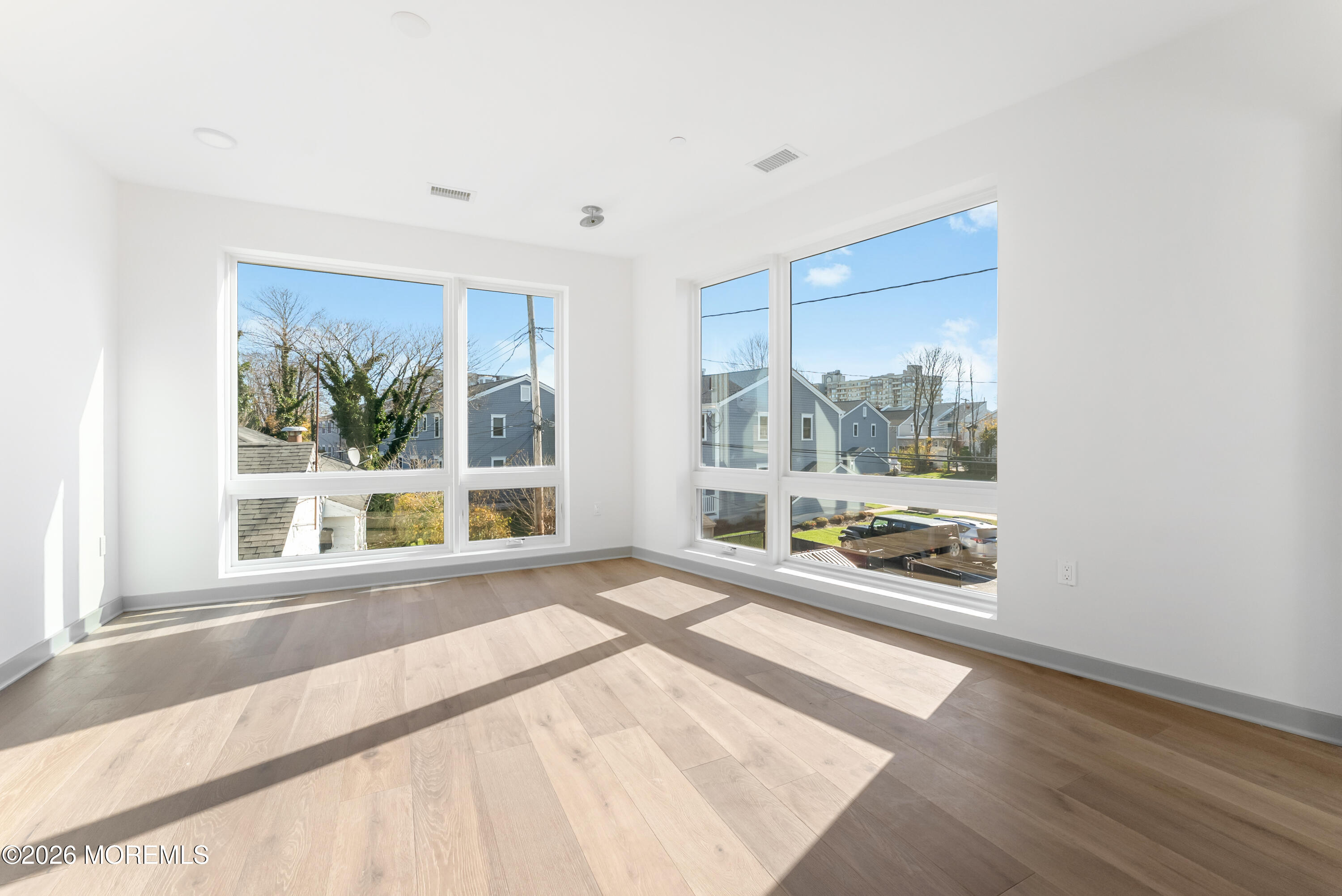 665 2nd Avenue 209