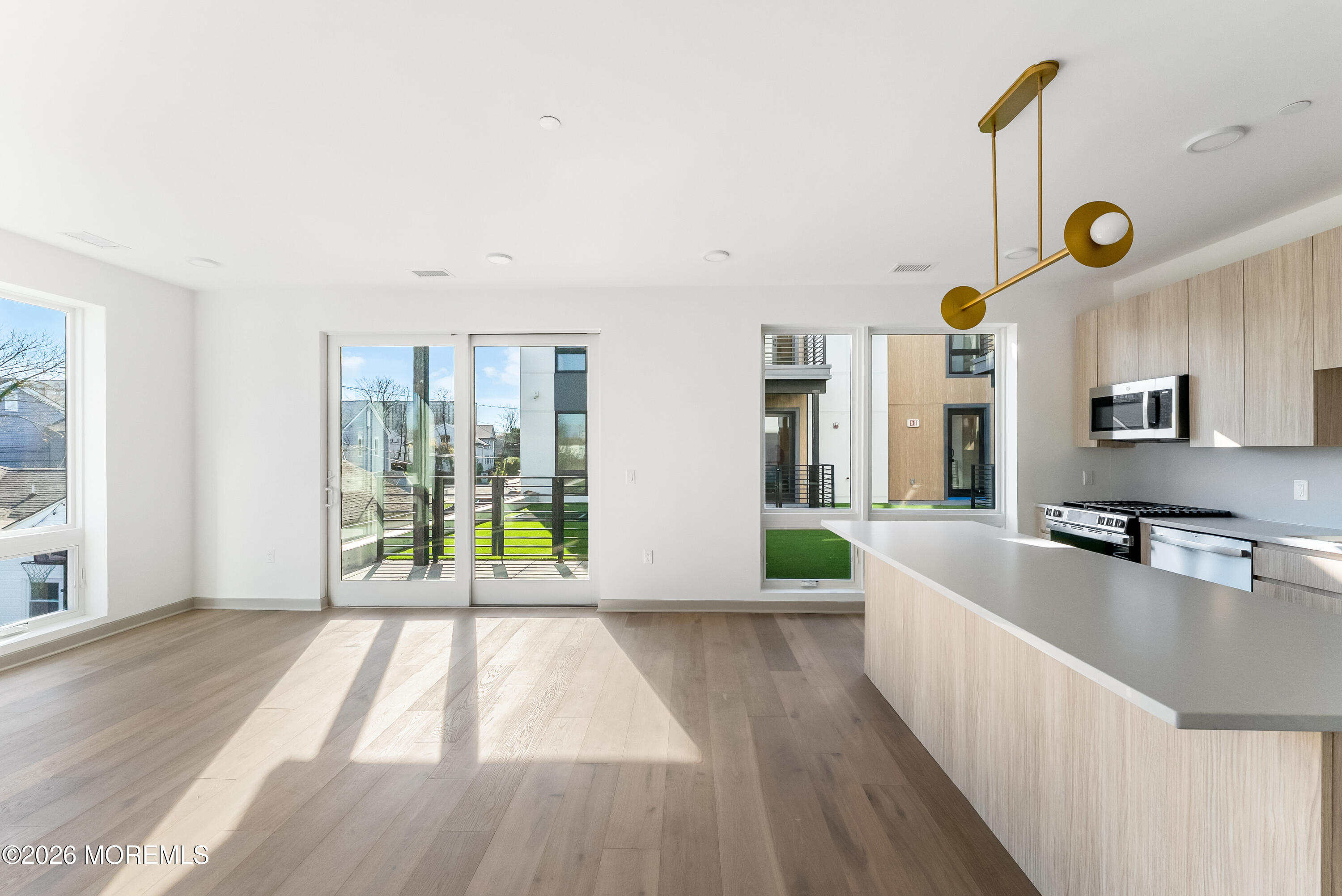 665 2nd Avenue 203