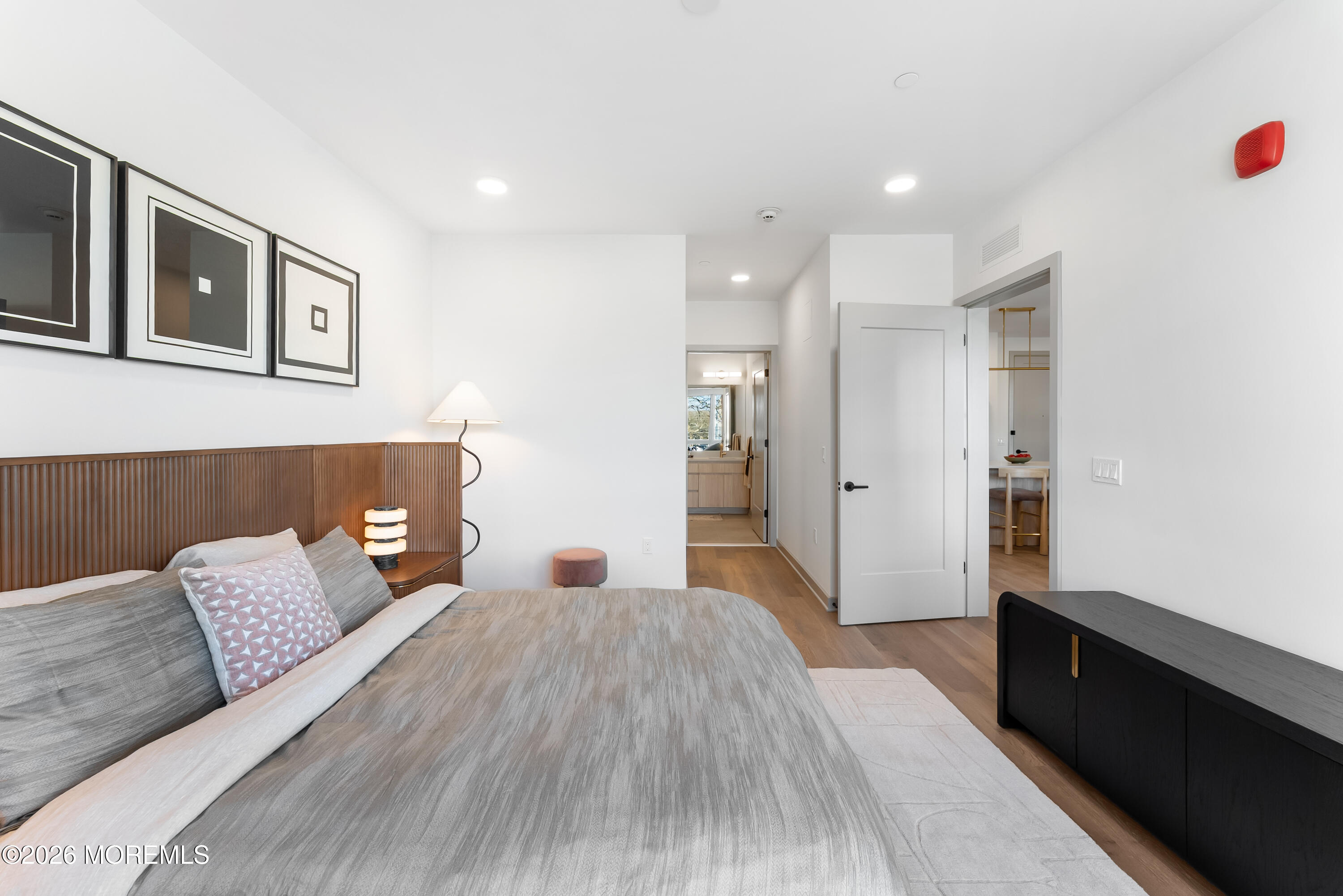 665 2nd Avenue 203