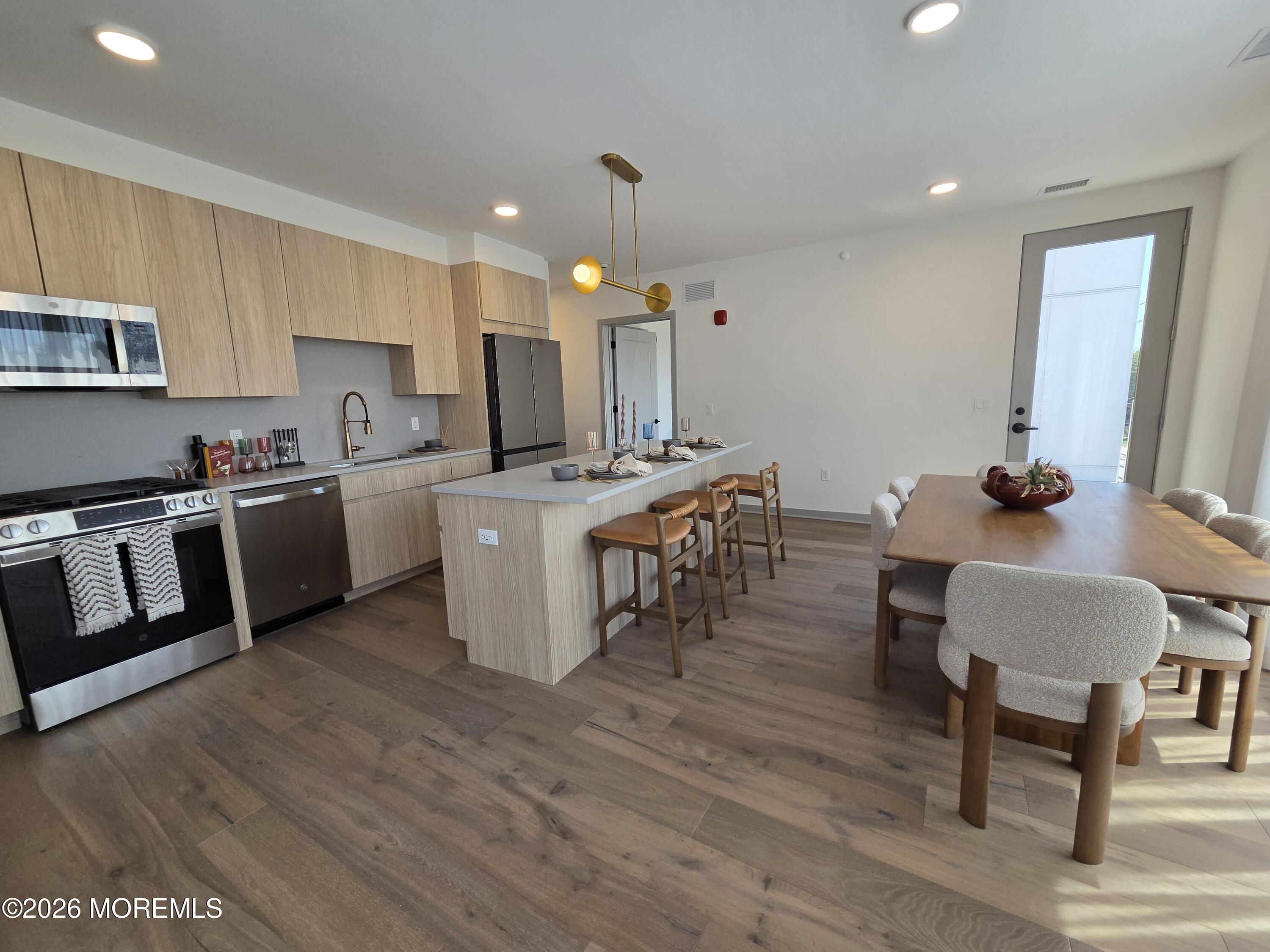 665 2nd Avenue 308