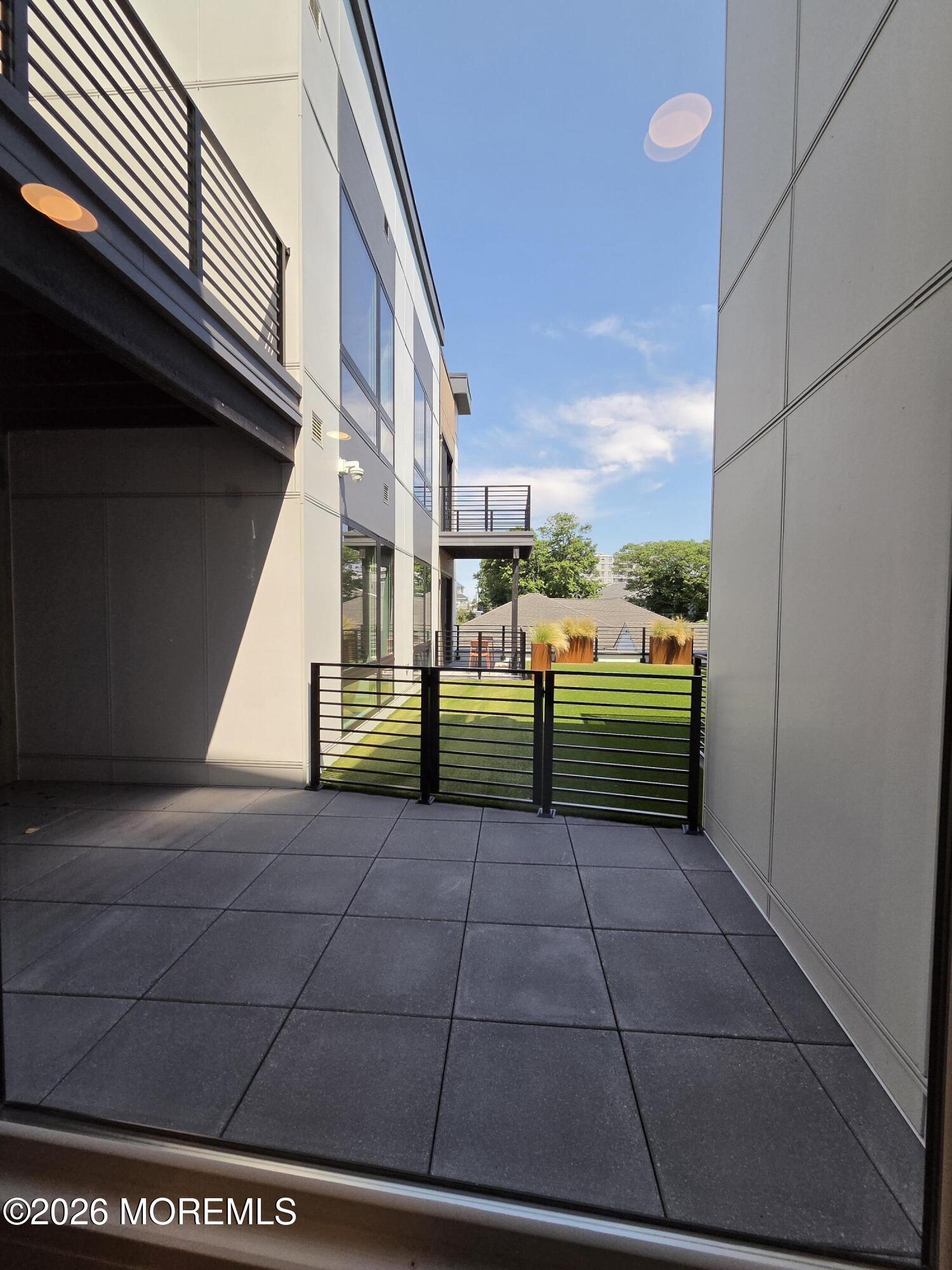 665 Second Avenue 301