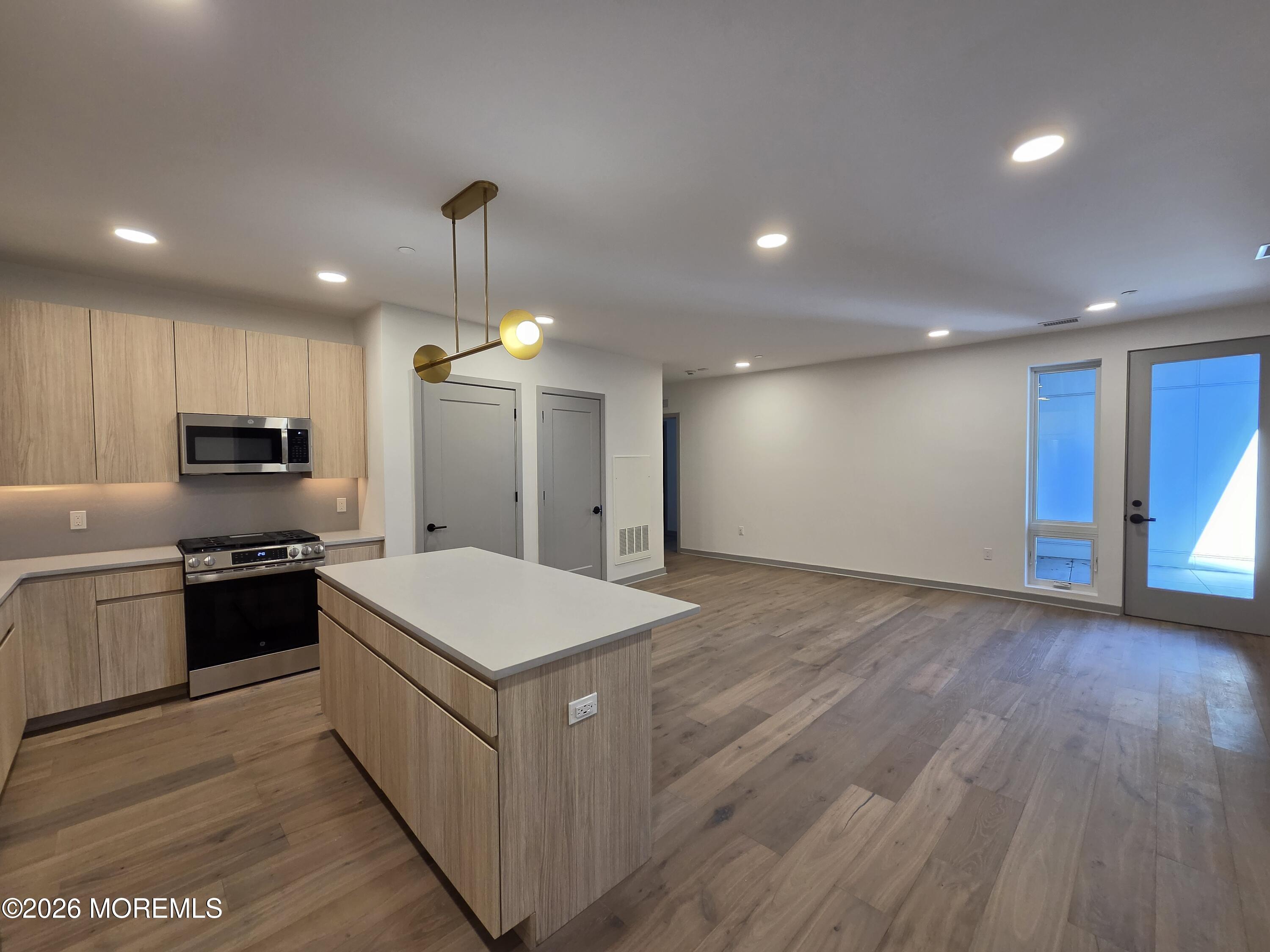 665 Second Avenue 301