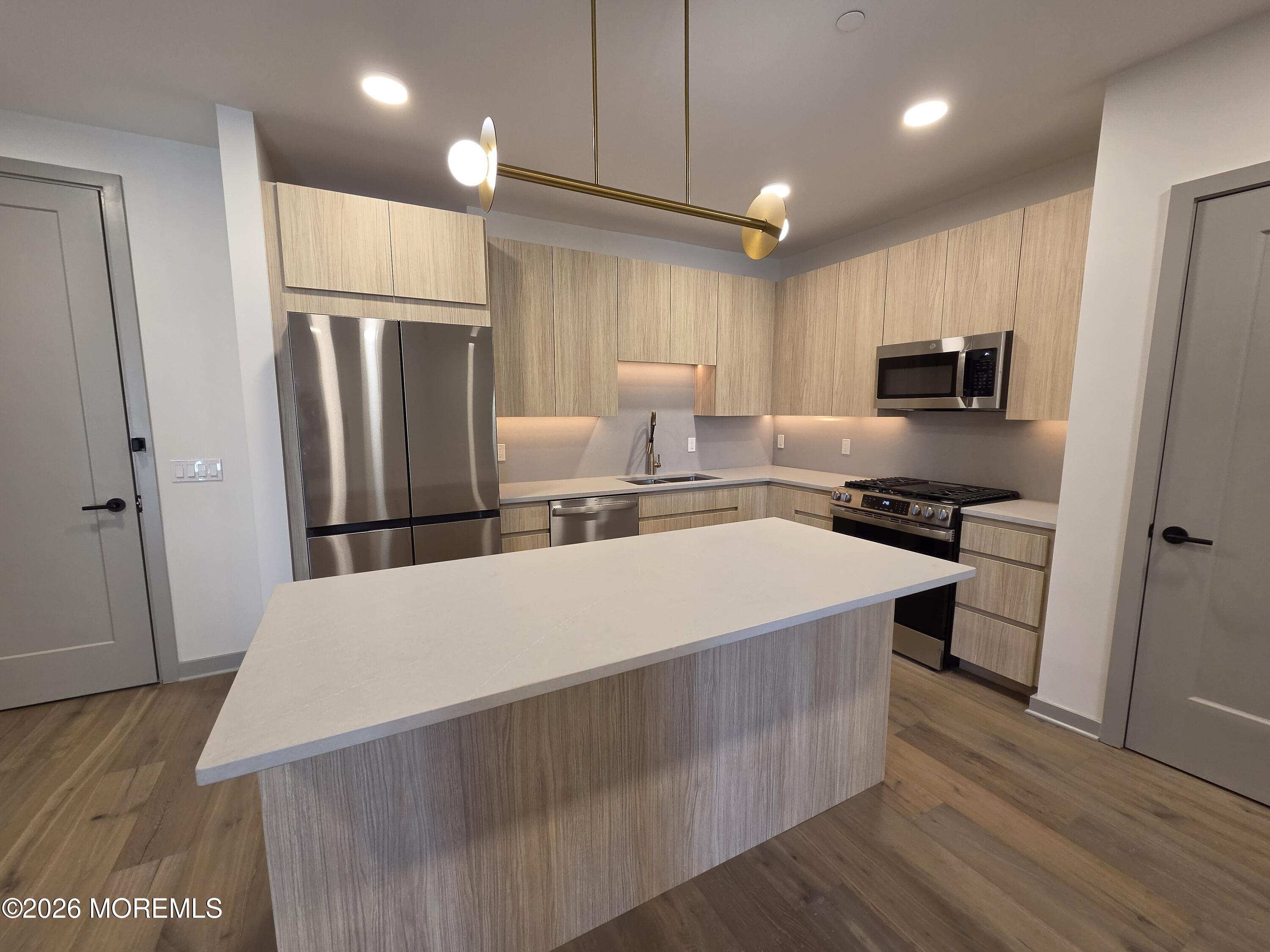 665 Second Avenue 301