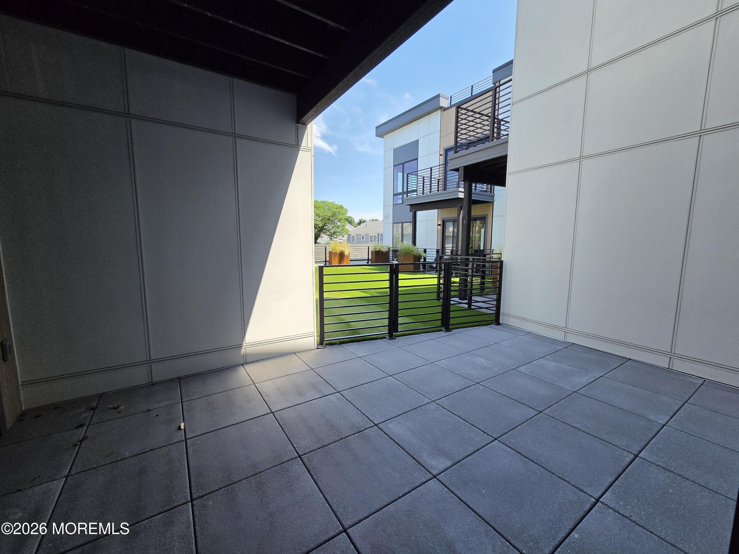 665 Second Avenue 301