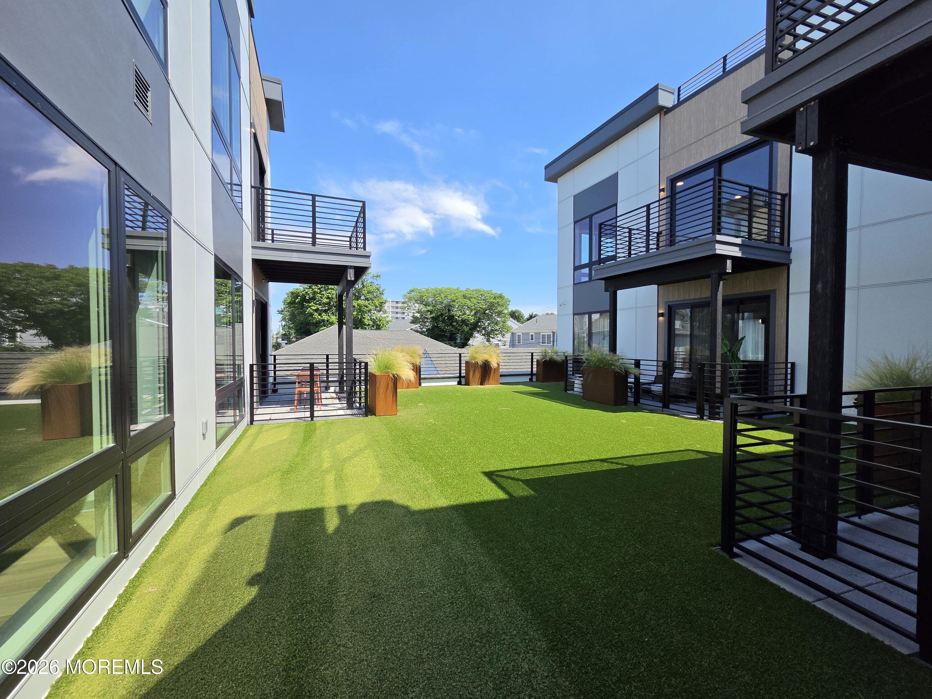 665 Second Avenue 301