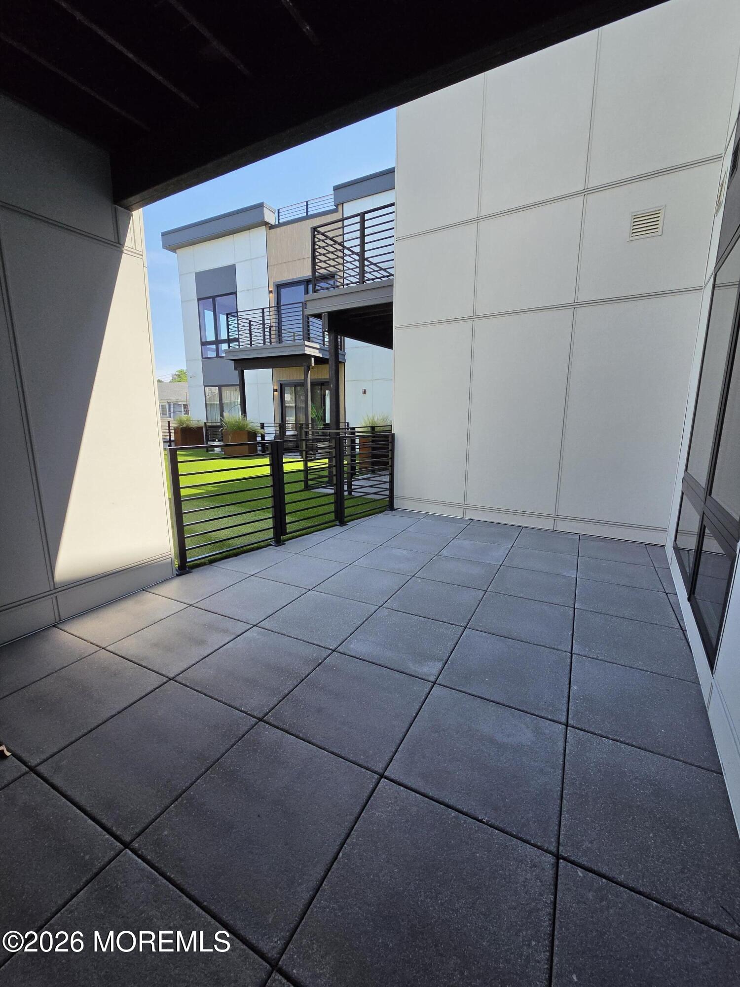 665 Second Avenue 301