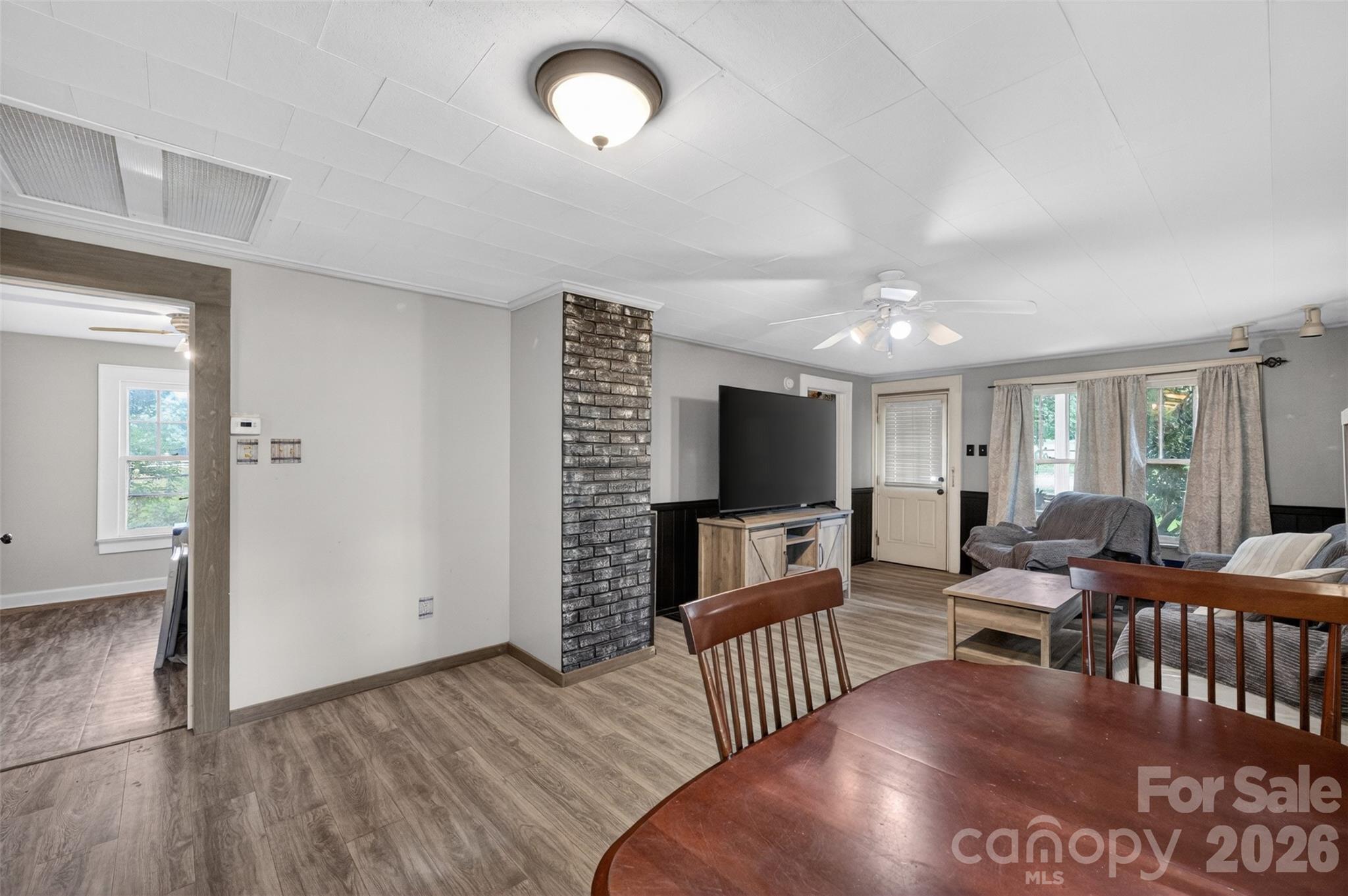 13 E Murray Street
