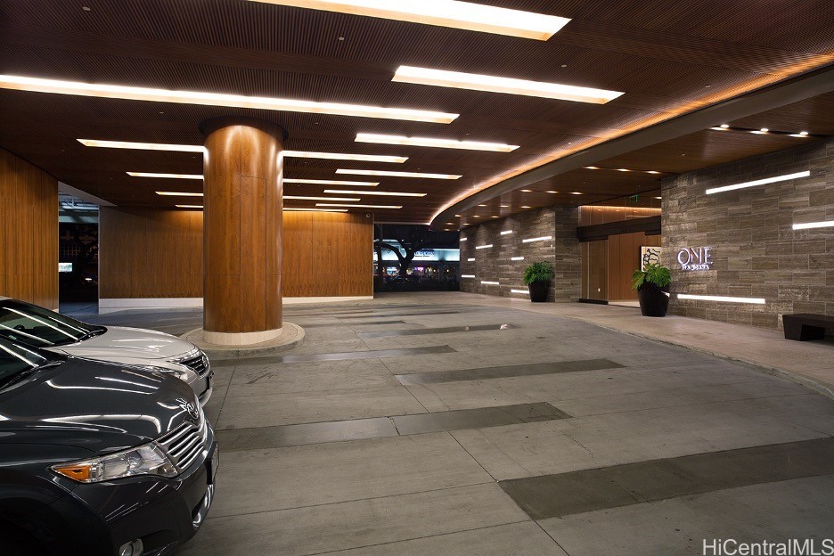 1555 Kapiolani Boulevard 2002