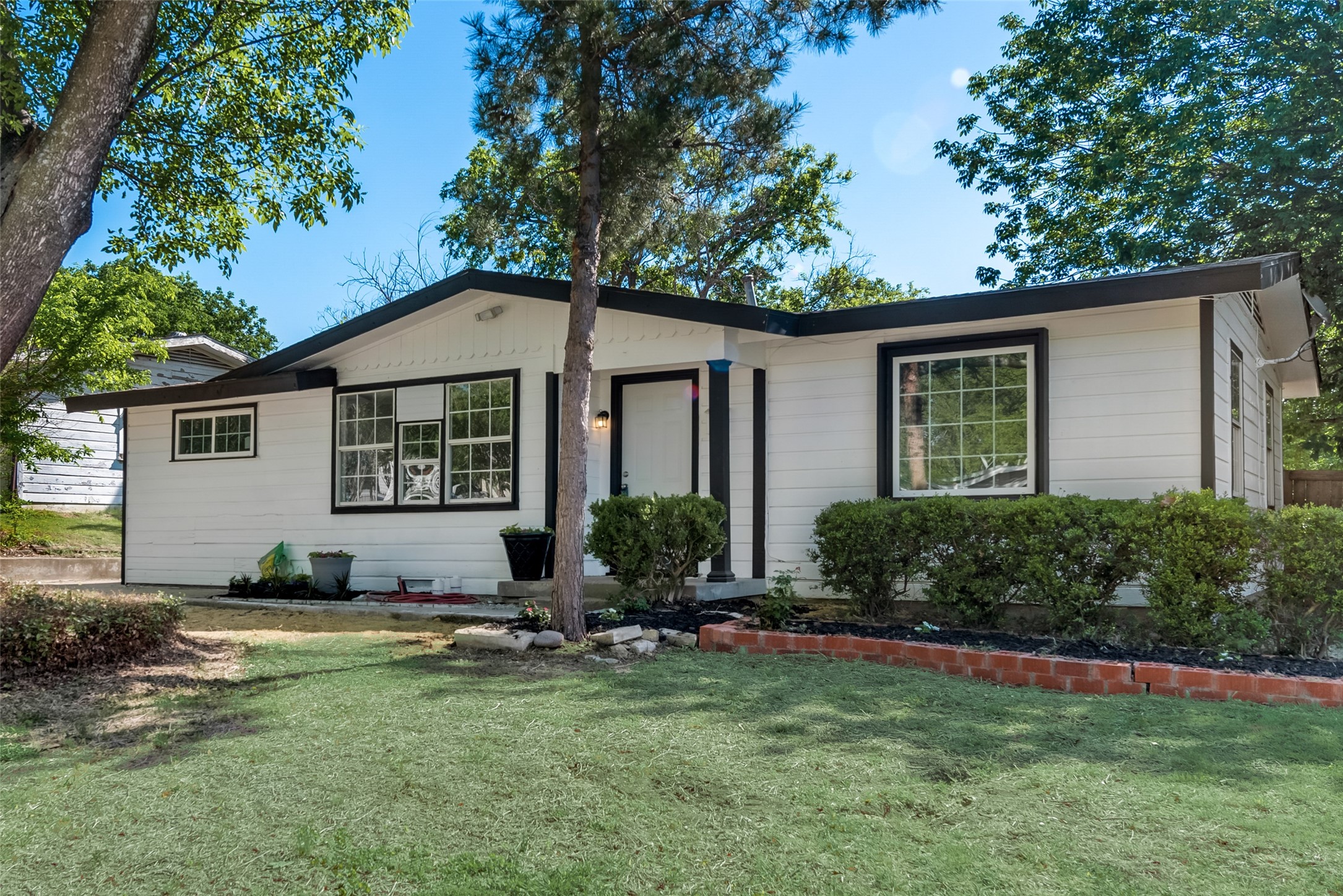 718 E Strong Parkway