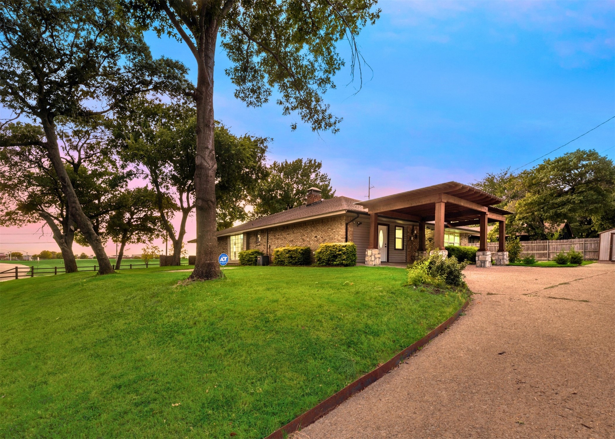 902 N Cedar Ridge Drive