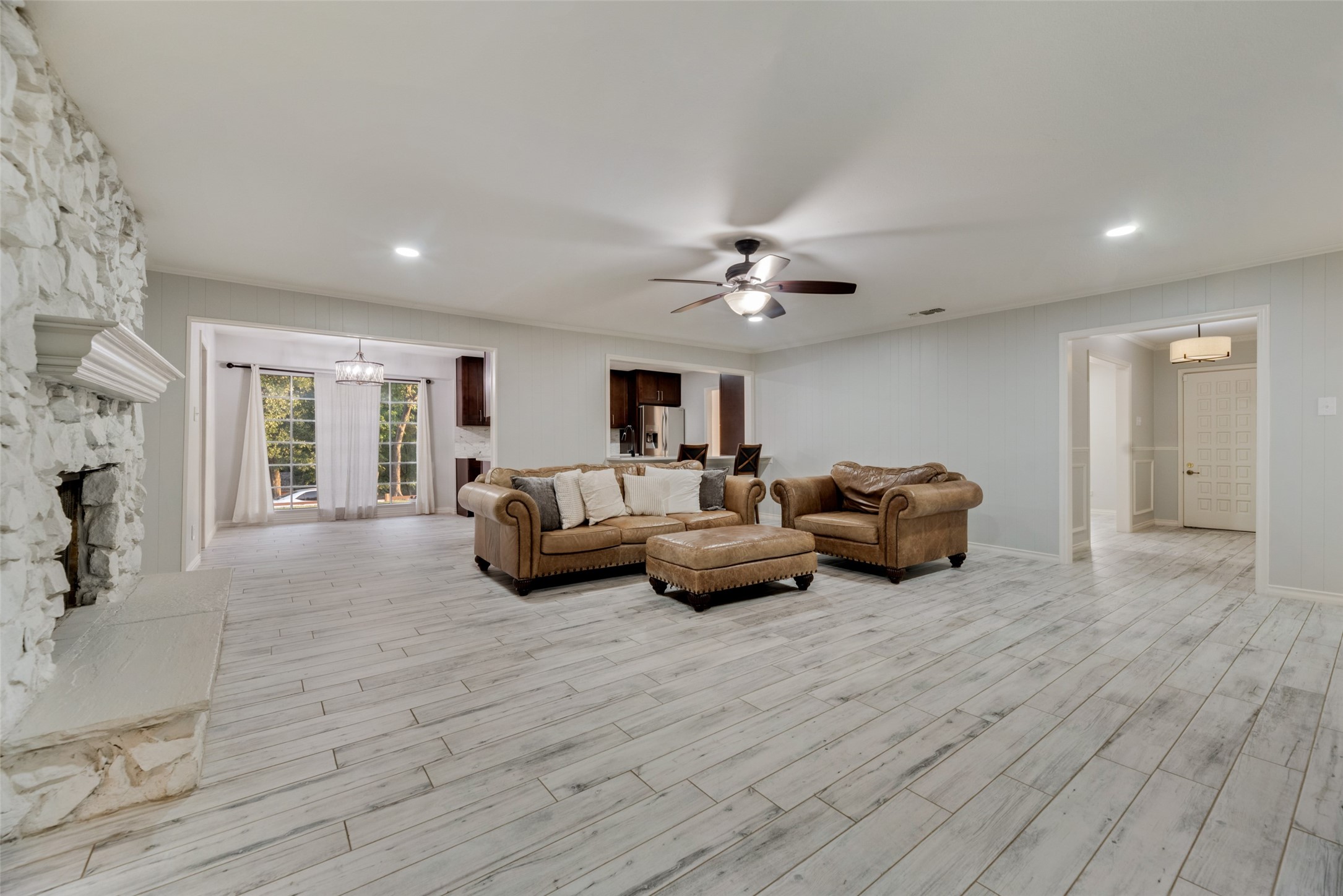 902 N Cedar Ridge Drive