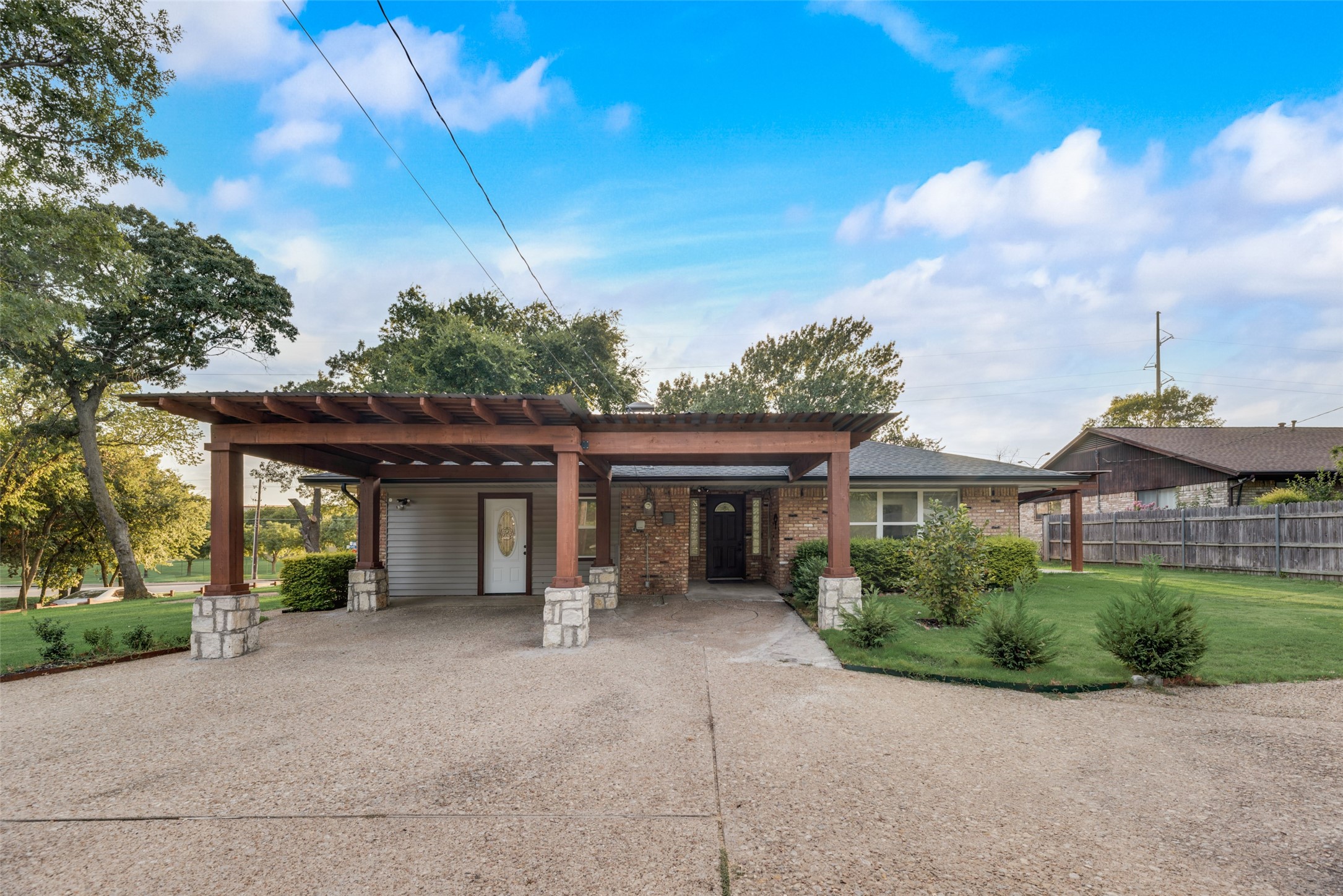 902 N Cedar Ridge Drive