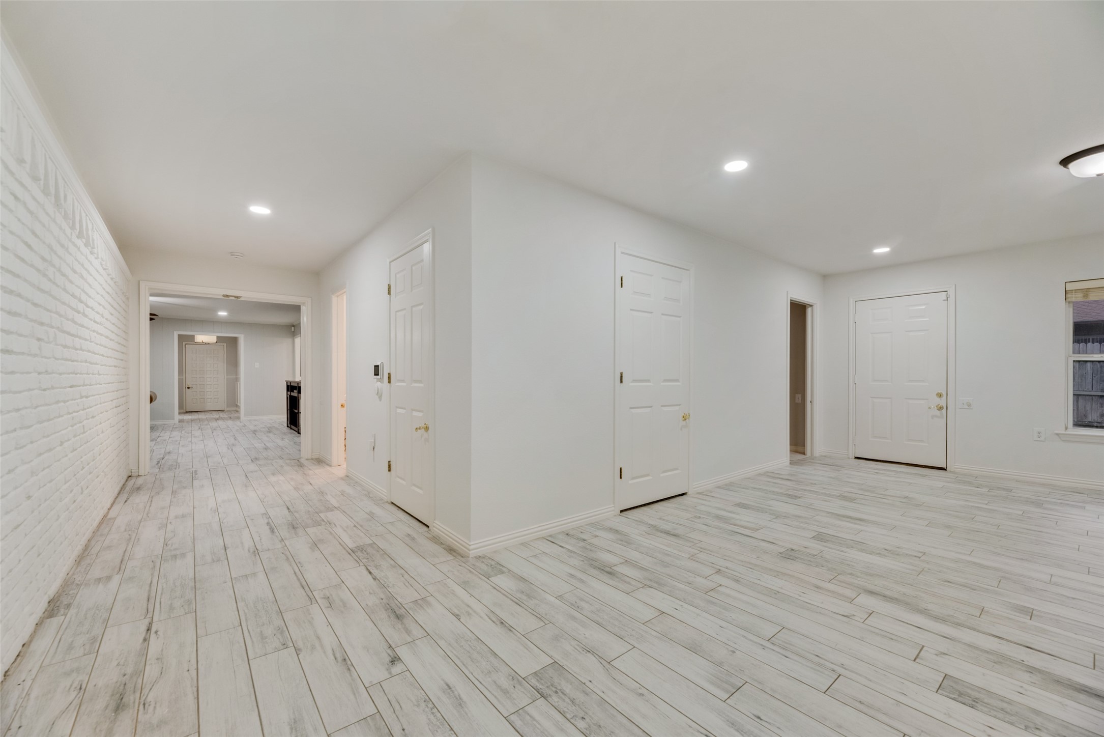 902 N Cedar Ridge Drive