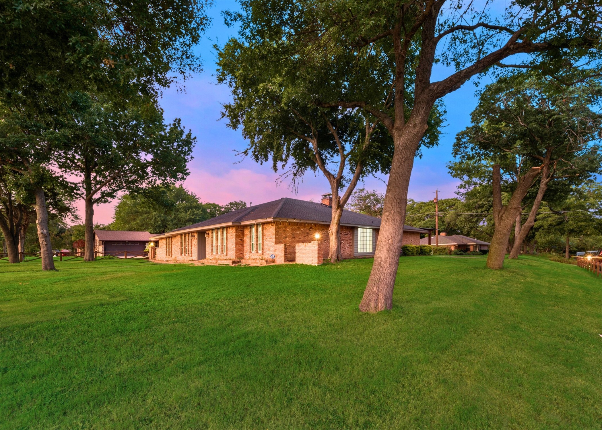 902 N Cedar Ridge Drive
