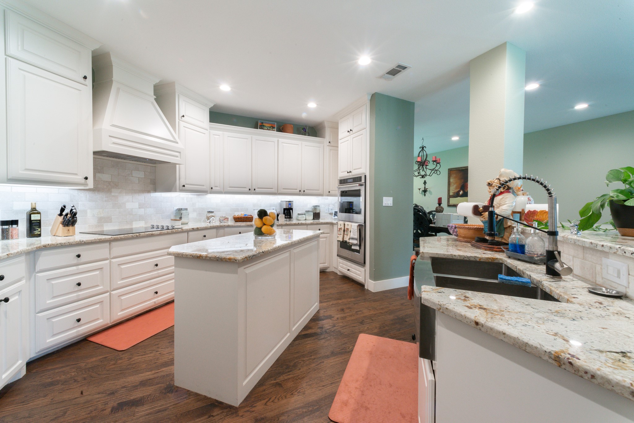 131 Lakeway Lane