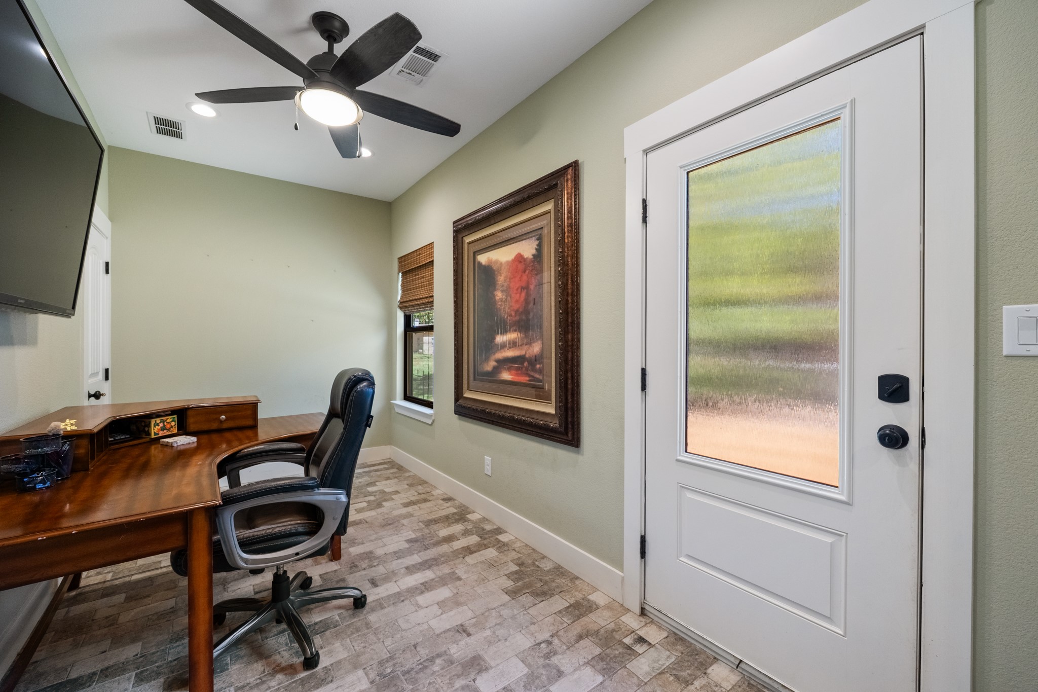 131 Lakeway Lane