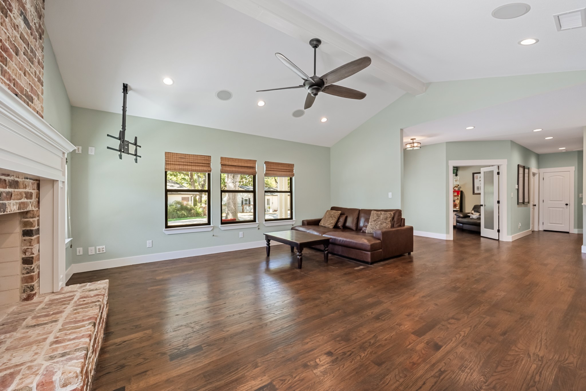 131 Lakeway Lane